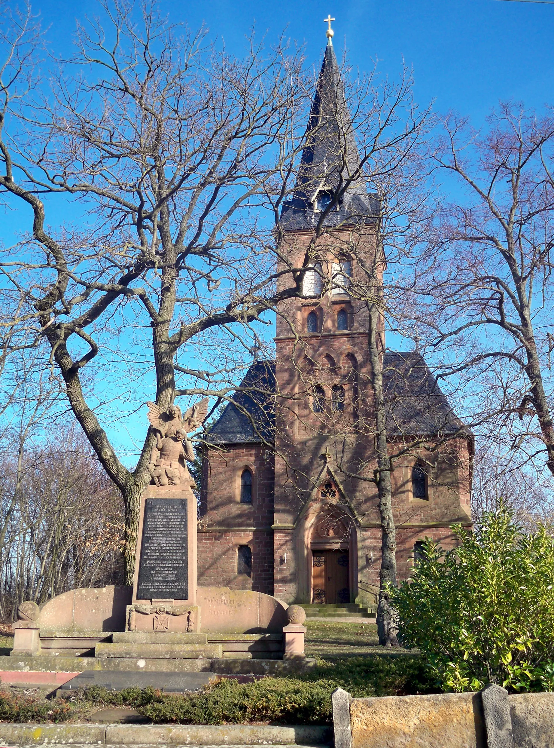 Photo showing: Etingen, Oebisfelde-Weferlingen, Saxony-Anhalt, church and war memorial