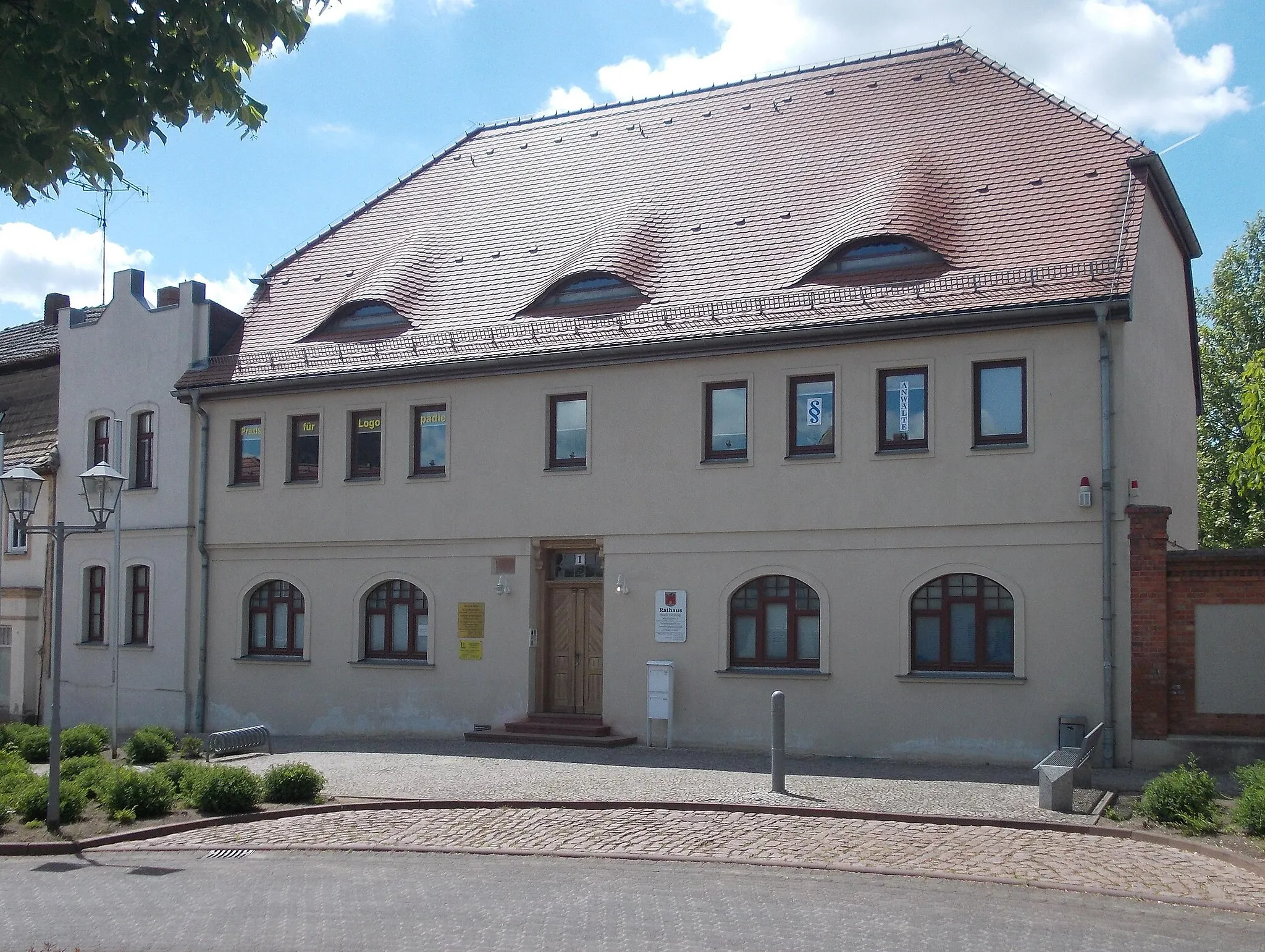 Photo showing: Town hall in Gröbzig (Südliches Anhalt, Anhalt-Bitterfeld district, Saxony-Anhalt)