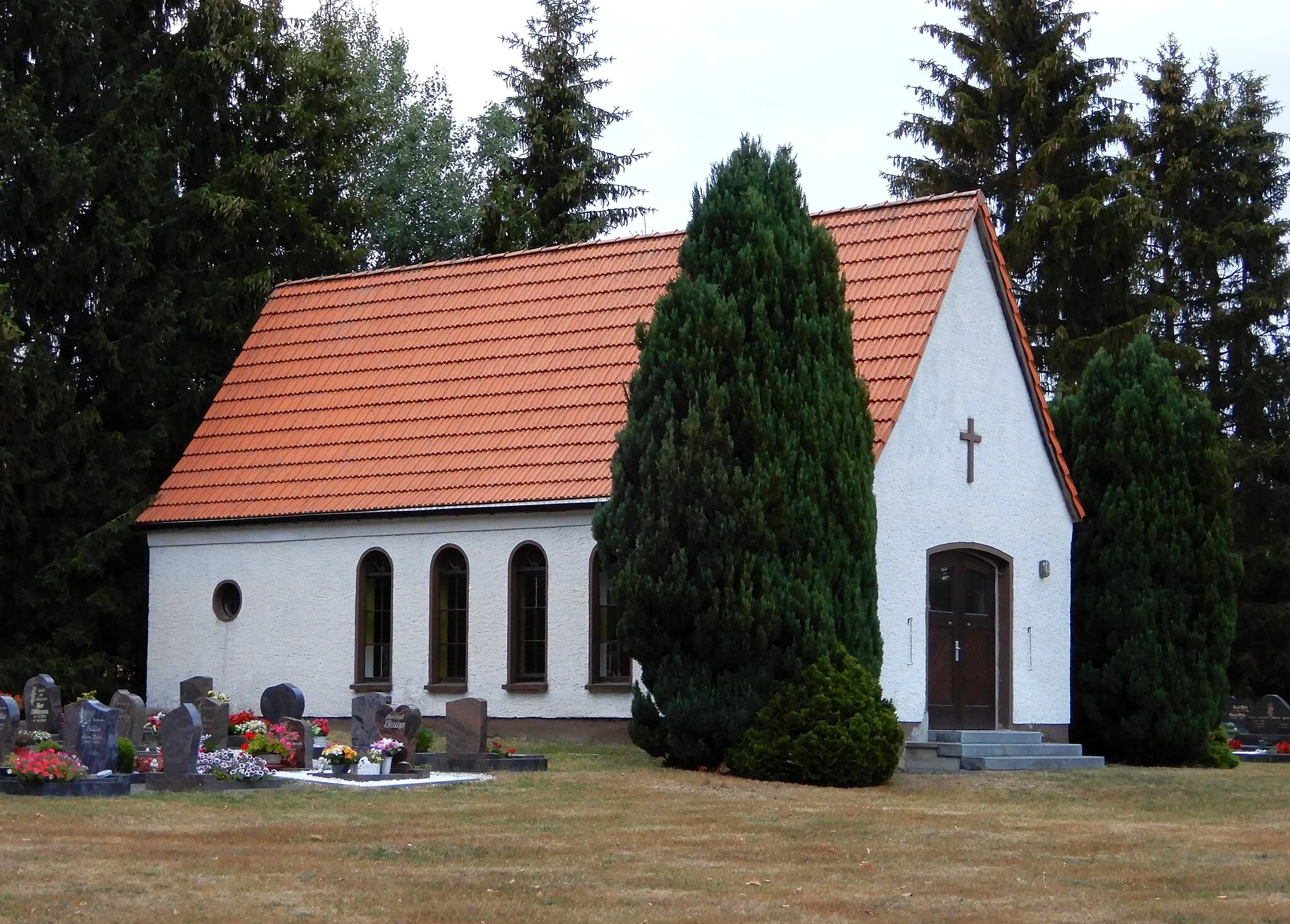 Photo showing: Trauerhalle auf dem Friedhof in Siptenfelde