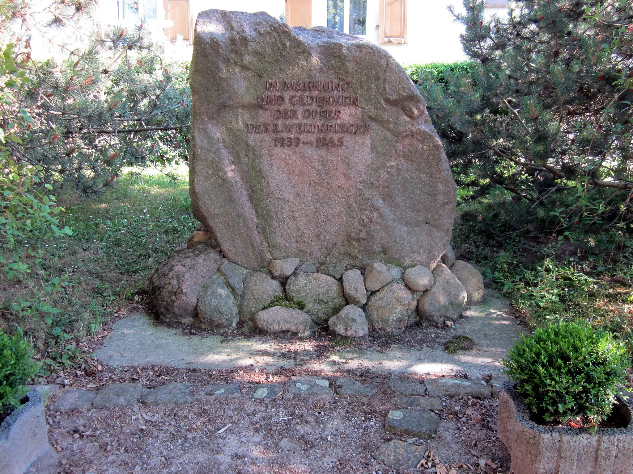 Photo showing: Denkmal für die Opfer des Zweiten Weltkriegs in Albersroda