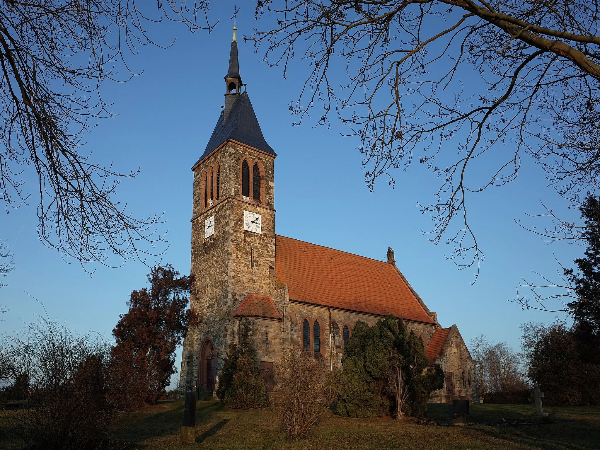 Photo showing: Nienburg (Saale), Kirche St. Petri im Ortsteil Gramsdorf. (Baudenkmal im Denkmalverzeichnis Sachsen-Anhalt, Erfassungsnummer: 094 97654 000 000 000 000 [1])