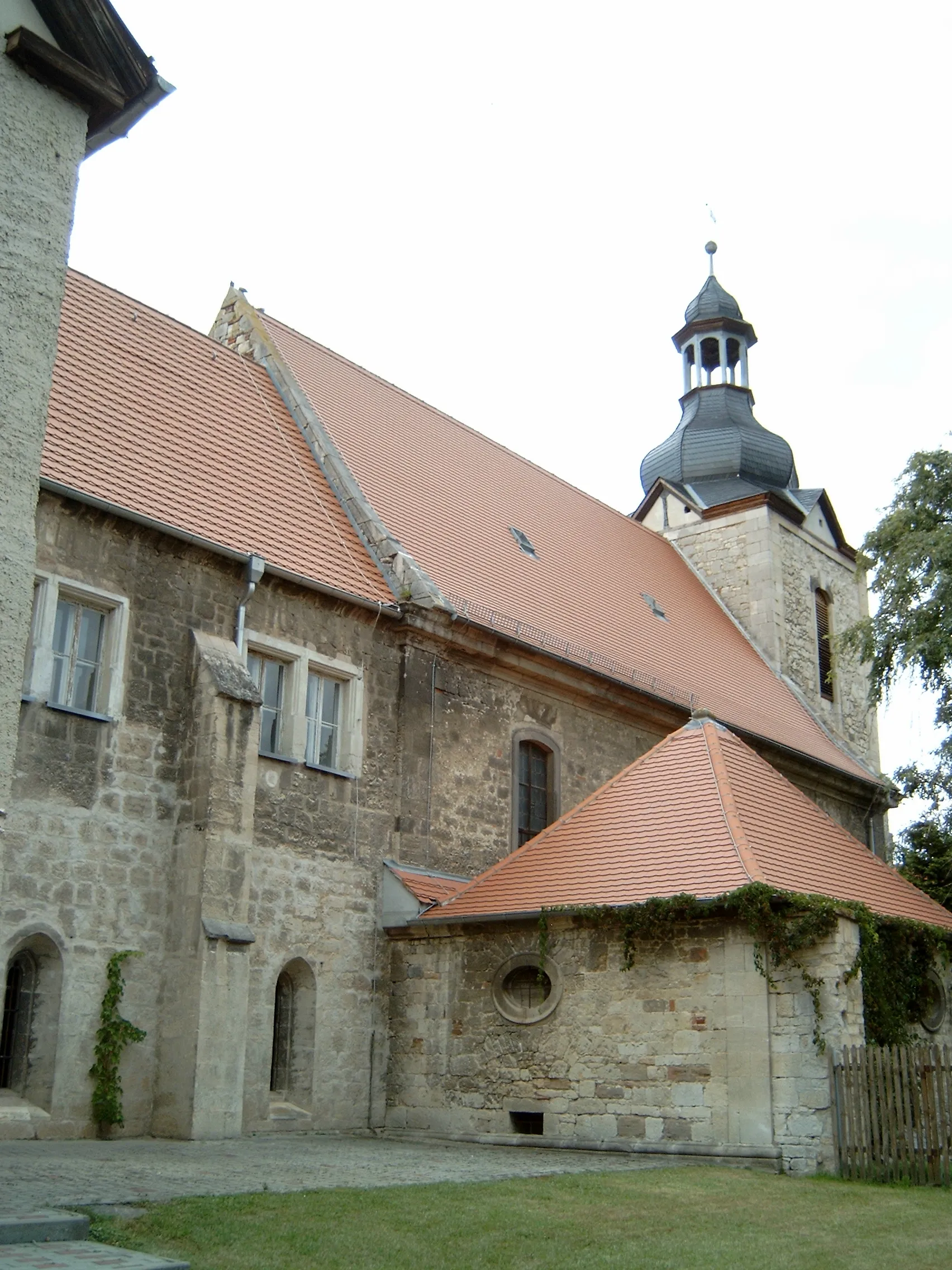 Photo showing: Kirche, Gruft und Krypta Klosterhäseler - Süd-Ansicht
