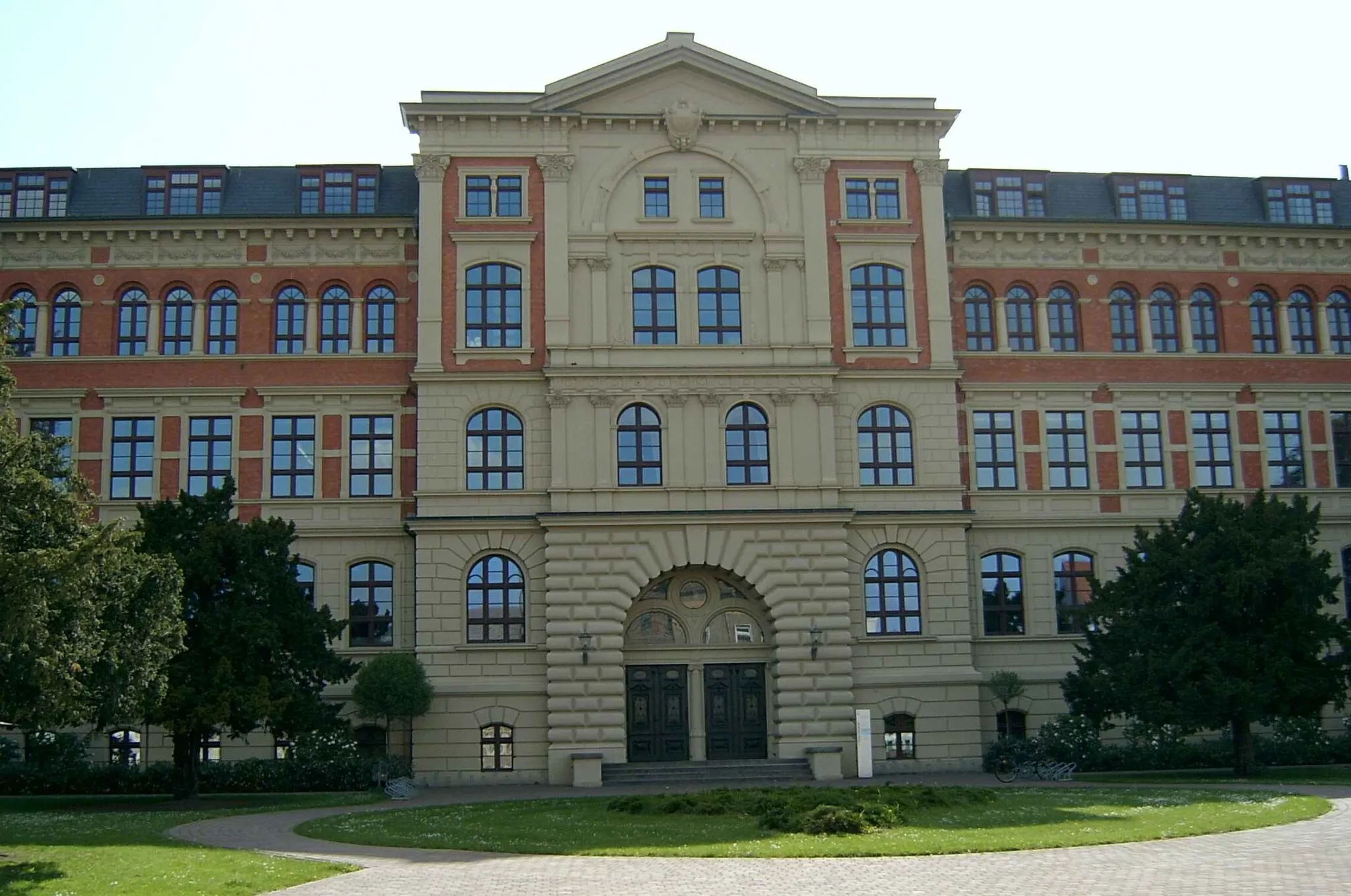 Photo showing: main building of the Fachhochschule Anhalt in Köthen (Anhalt).