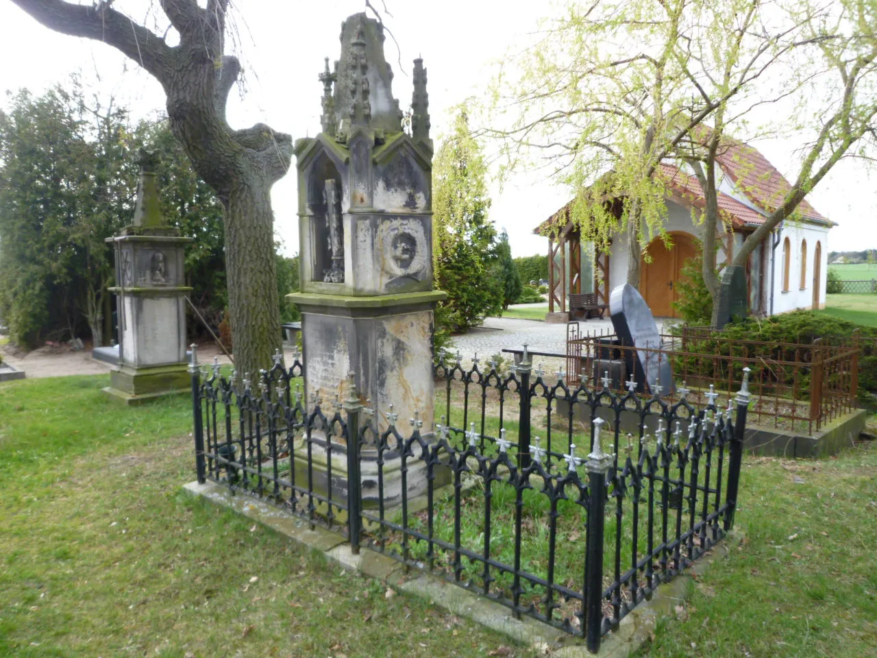 Photo showing: Calvörde-Grauingen, Denkmalgeschützter Grabstein I (Friedhof)