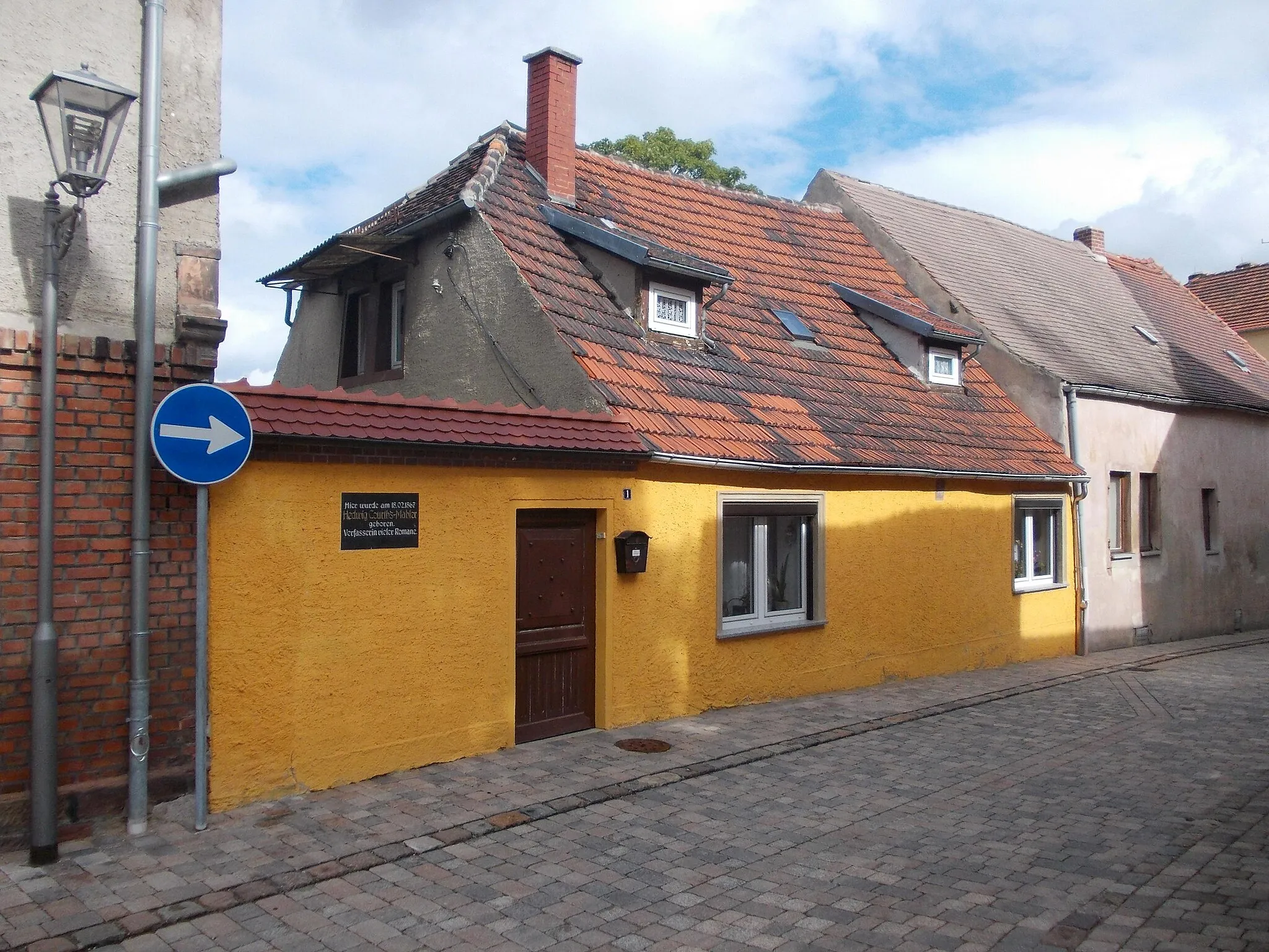 Photo showing: No. 1, Laternengasse in Nebra (district: Burgenlandkreis, Saxony-Anhalt), birthplace of the writer Hedwig Courths-Mahler.