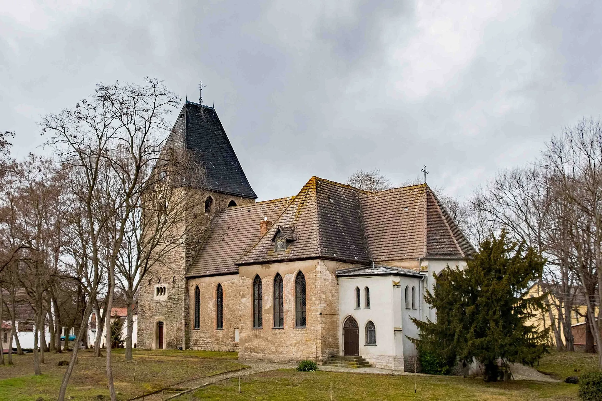 Photo showing: Dorfkirche St. Johannes u. St. Gertrud von der Breite aus gesehen