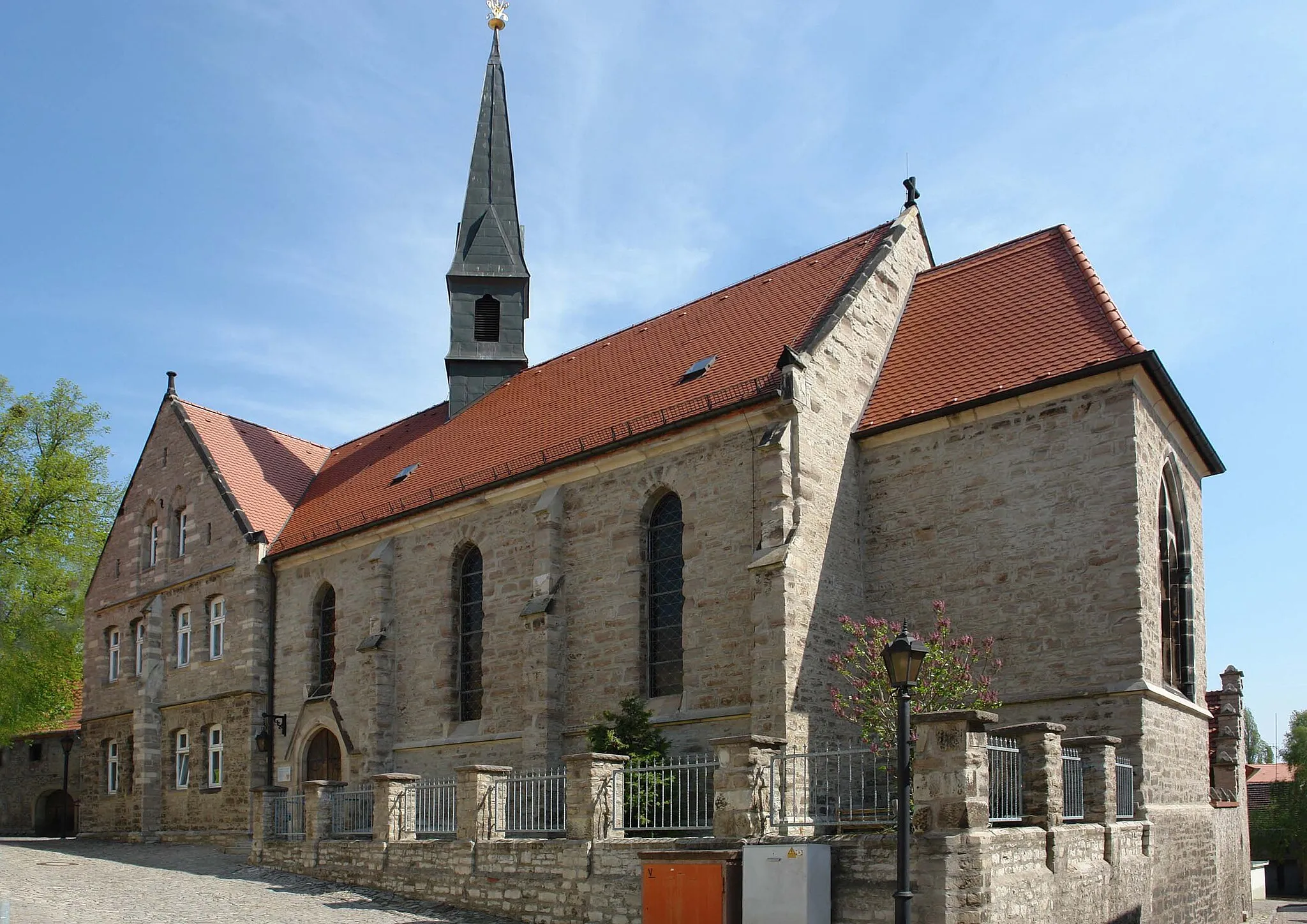 Photo showing: Katholische Kirche St. Elisabeth Alsleben (Saale) von der Grabenstraße aus gesehen