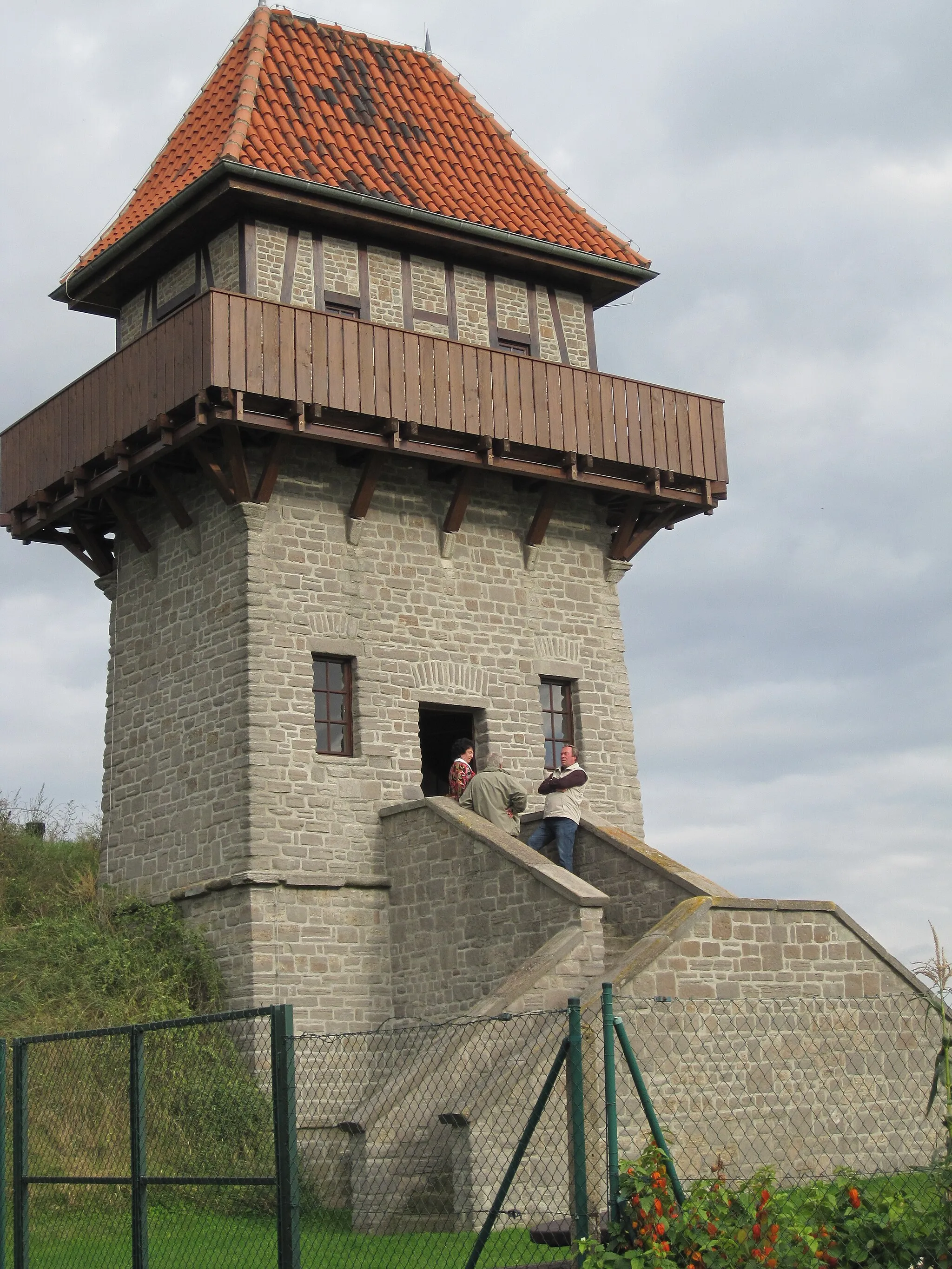 Photo showing: Aussichtsturm auf dem „Kringel“ zu Alsleben (Saale)