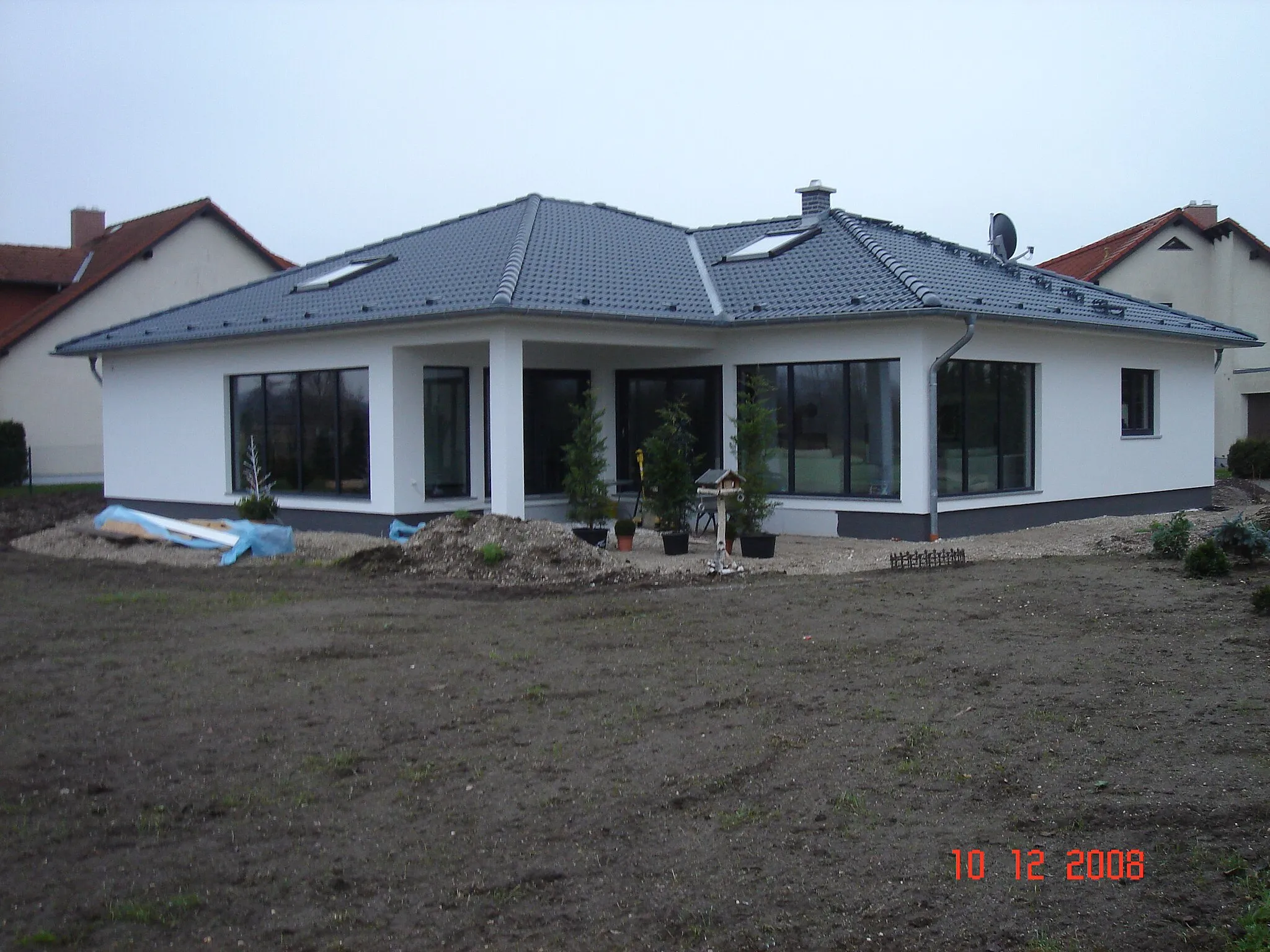 Photo showing: Bungalow kurz nach der Bauphase