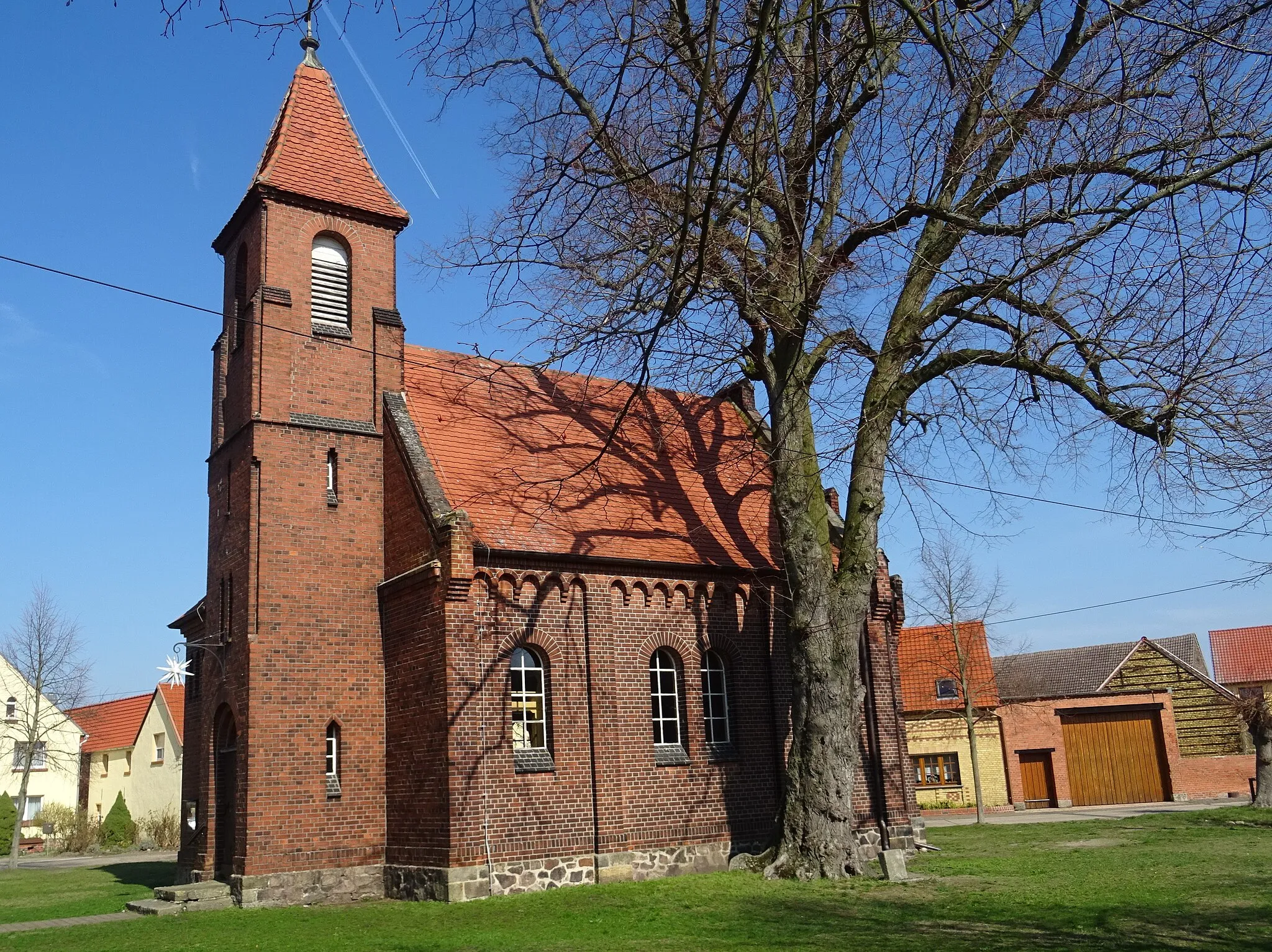 Photo showing: Zemnick, Ortsteil von Zahna-Elster, Dorfkirche von Südwesten