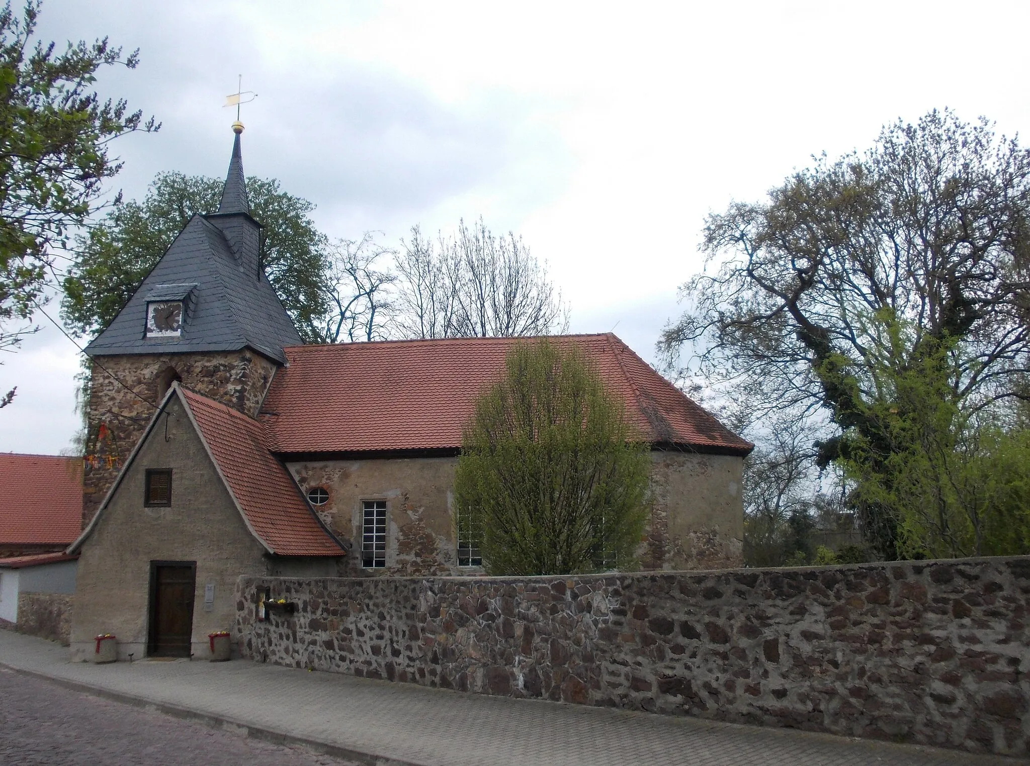 Photo showing: The church in Kütten (Petersberg/Saalekreis, Saxony-Anhalt)