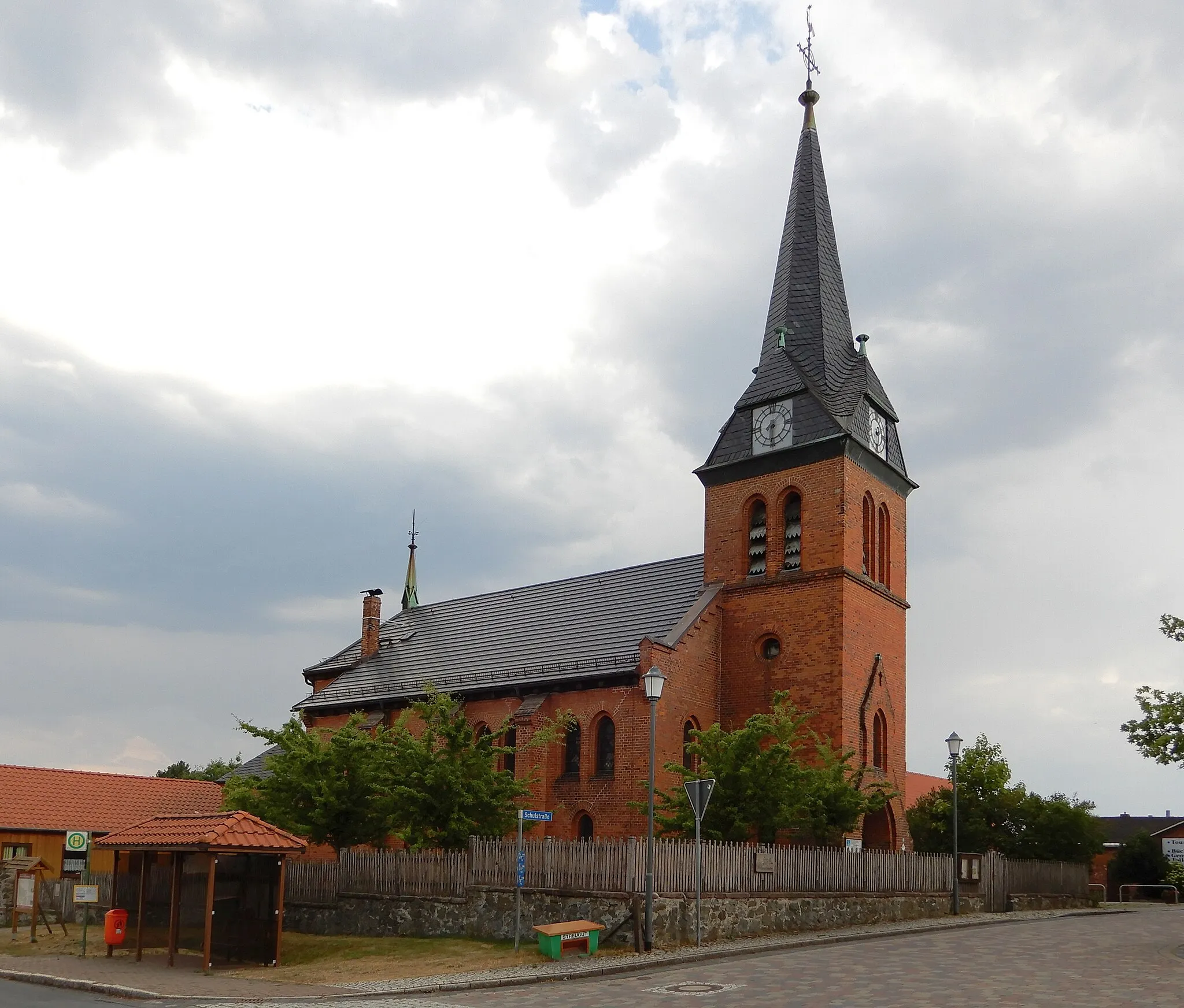 Photo showing: Kirche St. Petrus und Paulus