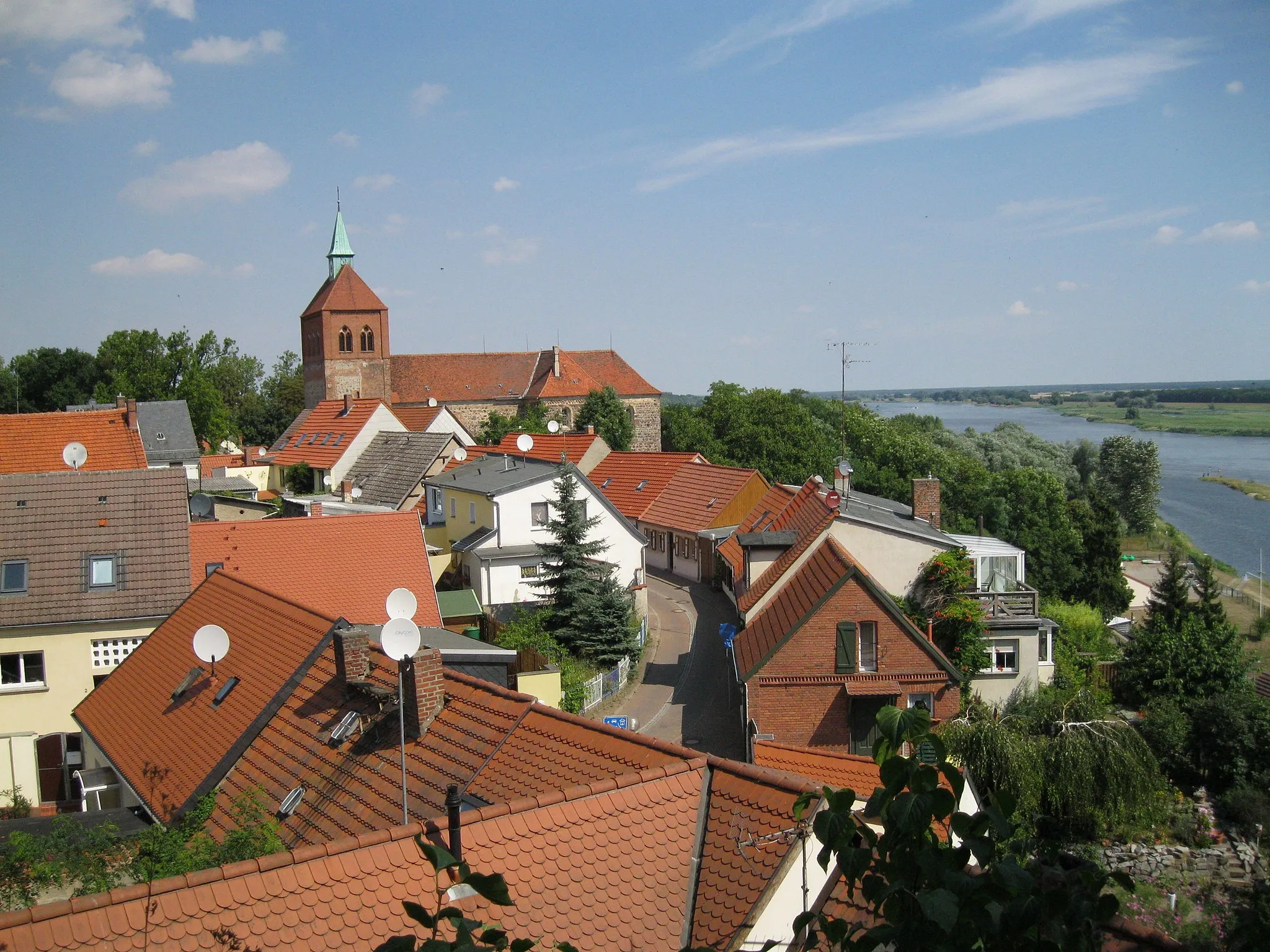 Photo showing: Arneburg Elbblick mit Kirche St. Georg