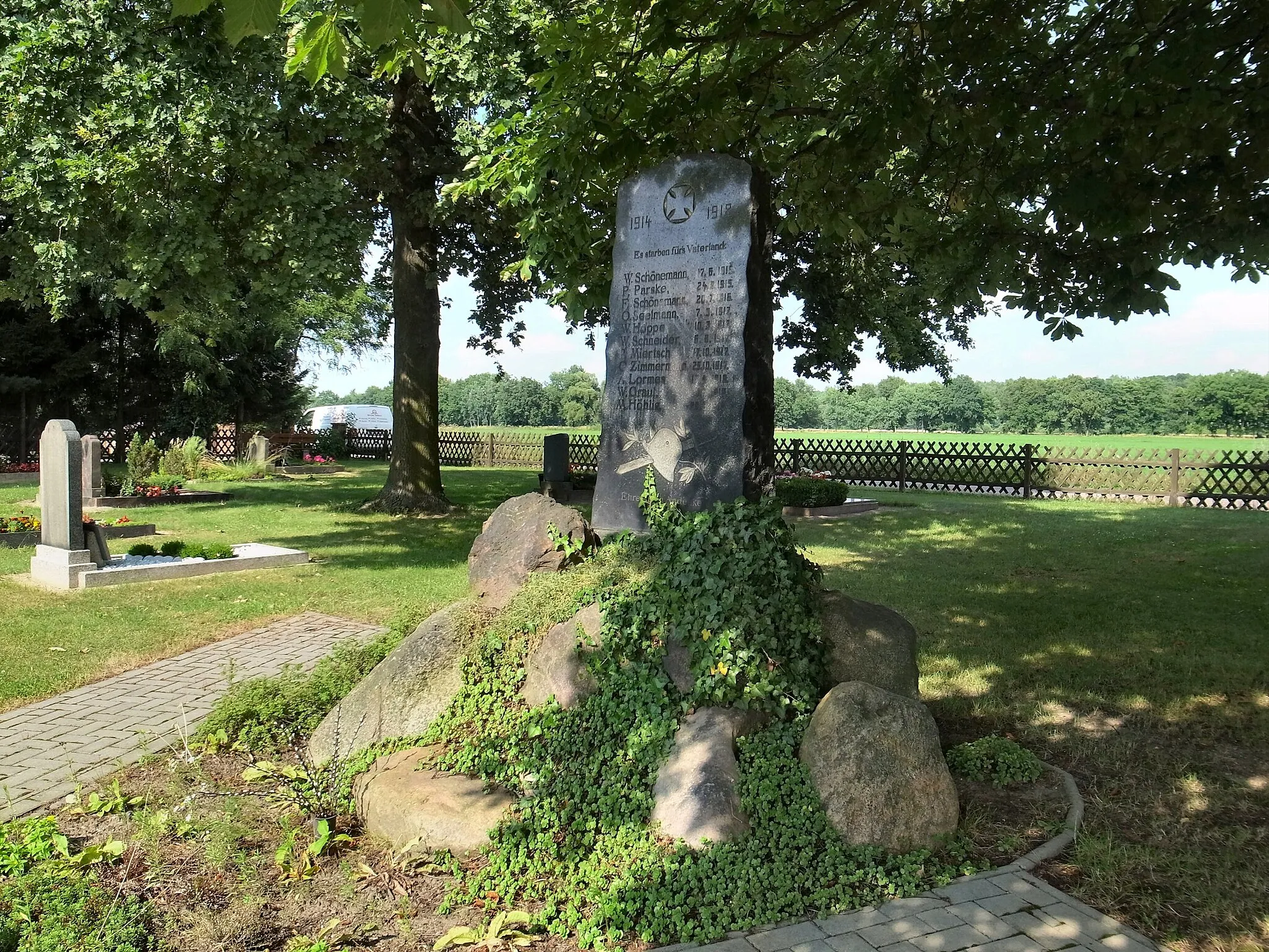 Photo showing: Retzau, Gedenkstein für die 1914-18 gefallenen Soldaten