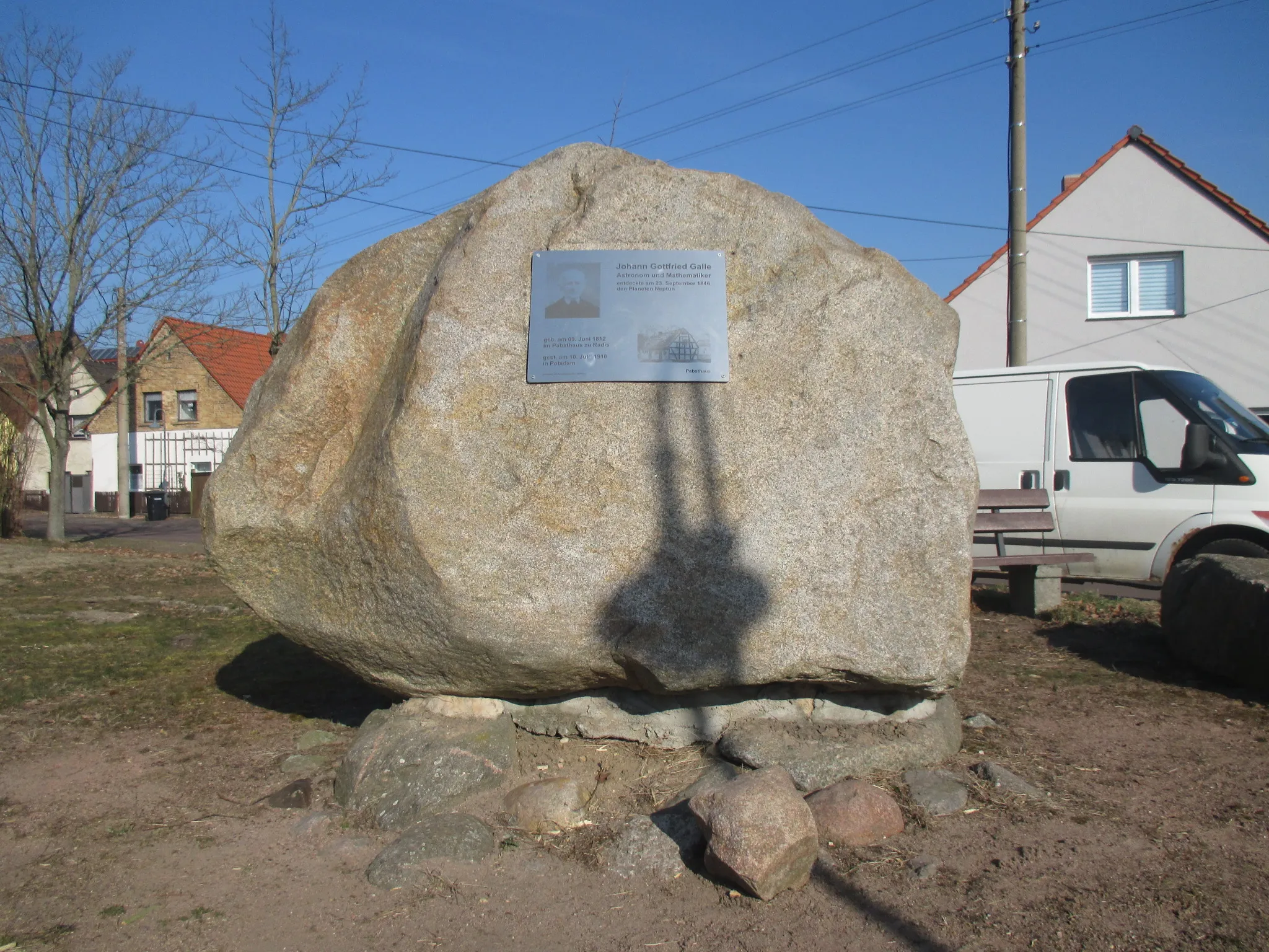 Photo showing: Monument for Johann Gottfried Galle at a planet trail in Radis.