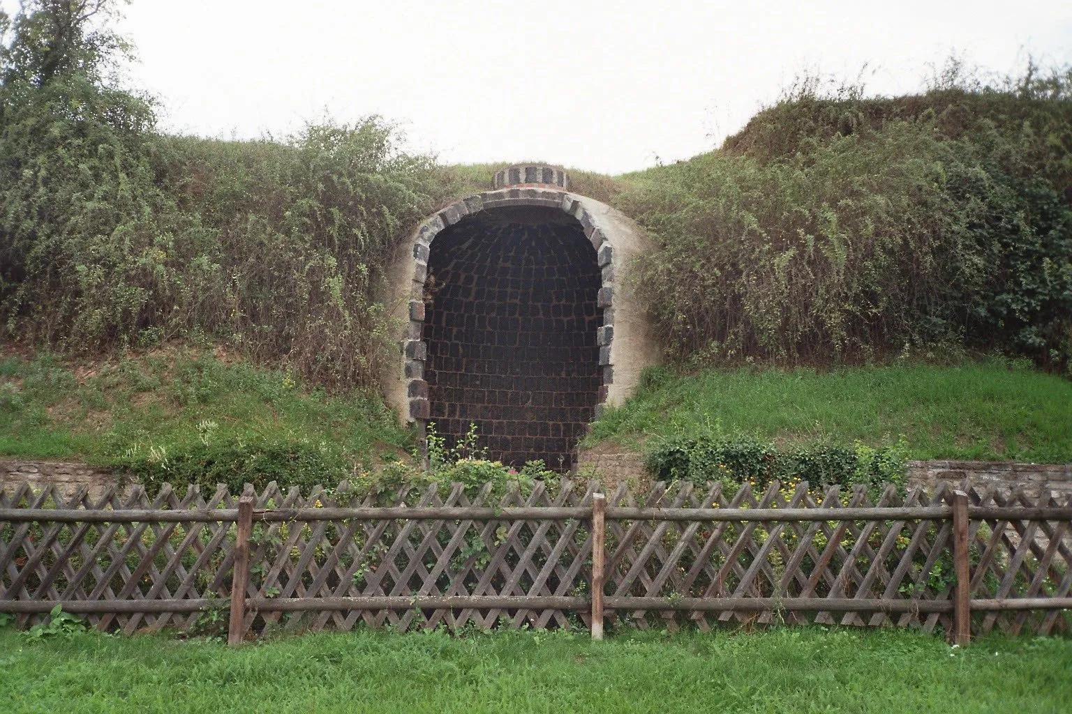 Photo showing: Lagerbehälter für Getreide in Friedeburgerhütte, Sachsen-Anhalt