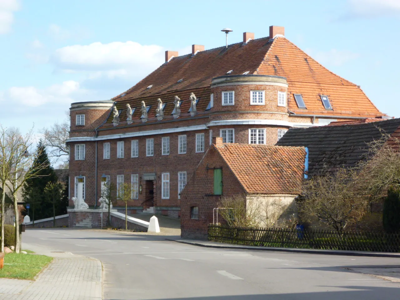 Photo showing: Calvörde-Dorst, Gutshaus Vorderansicht 2012