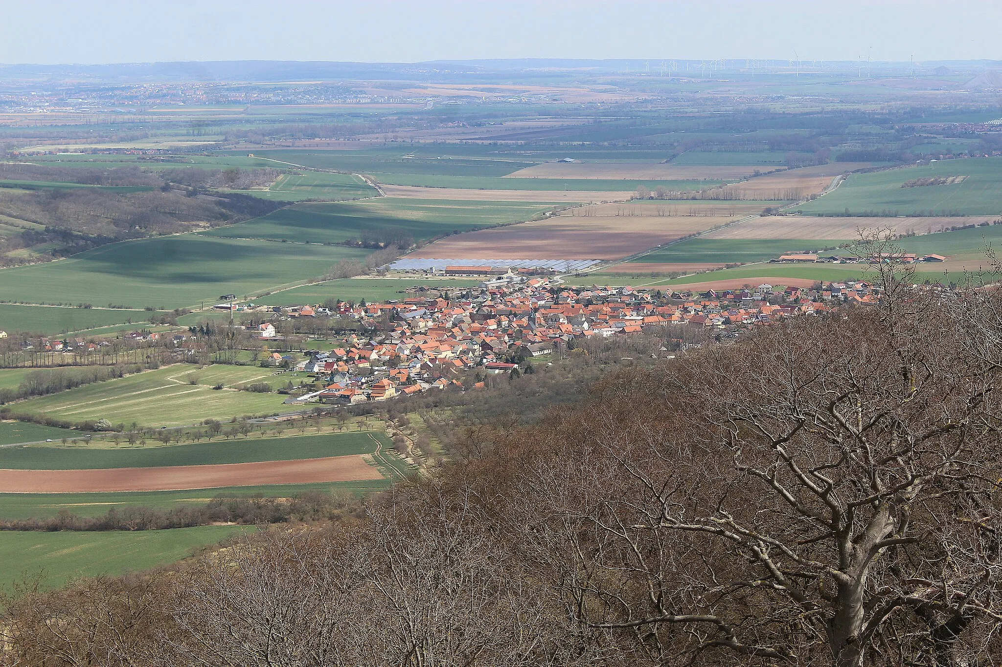 Photo showing: Kyffhäuser, upper castle, view from the Barbarossa tower to Tilleda