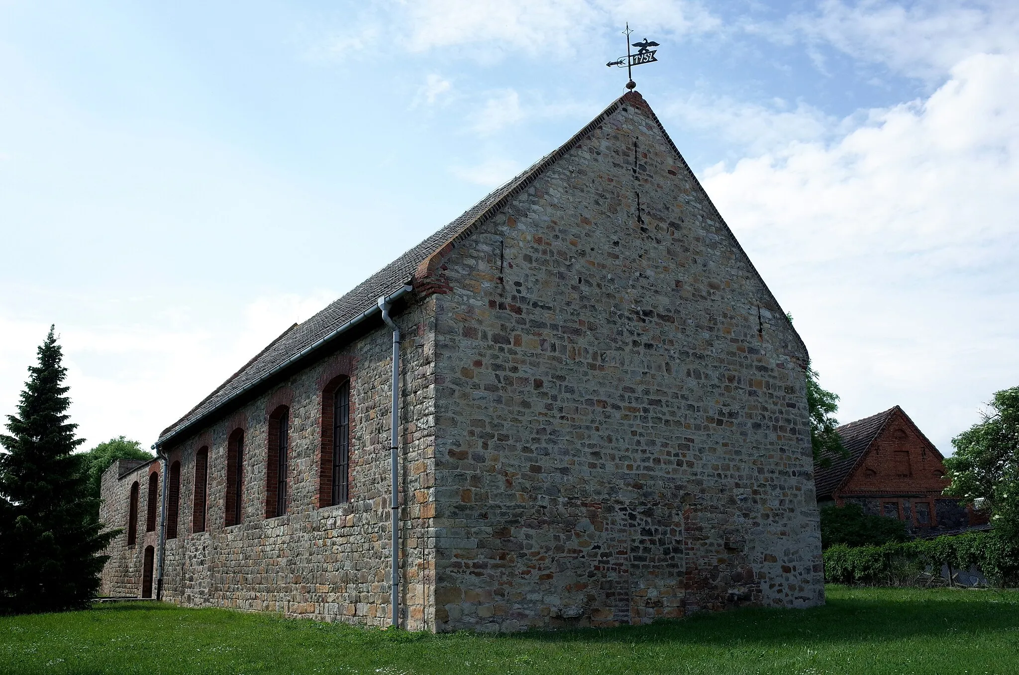 Photo showing: Gommern, Kirche im Ortsteil Ladeburg.