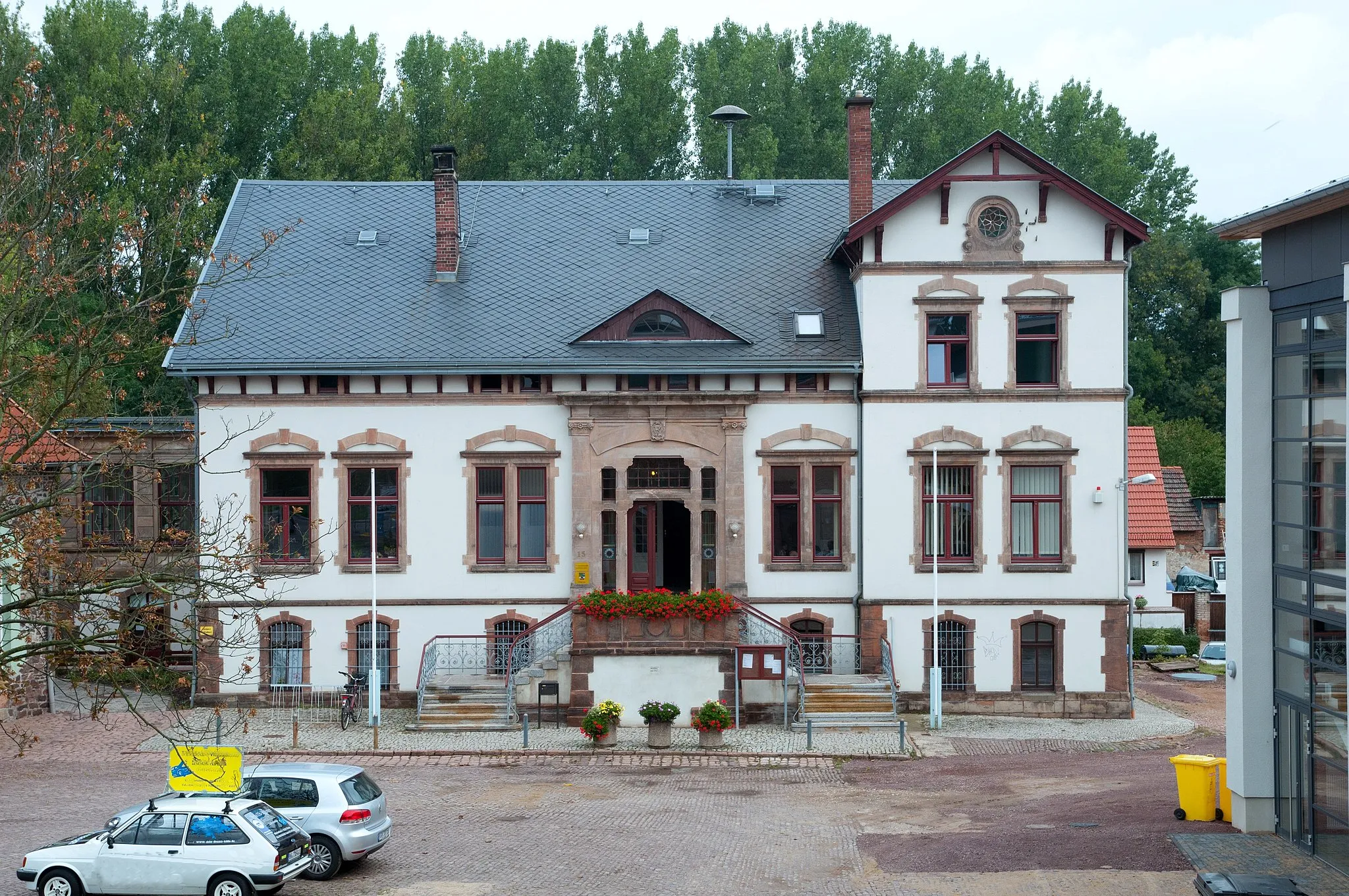 Photo showing: Gemeindeverwaltung Einheitsgemeinde Petersberg, Wallwitz