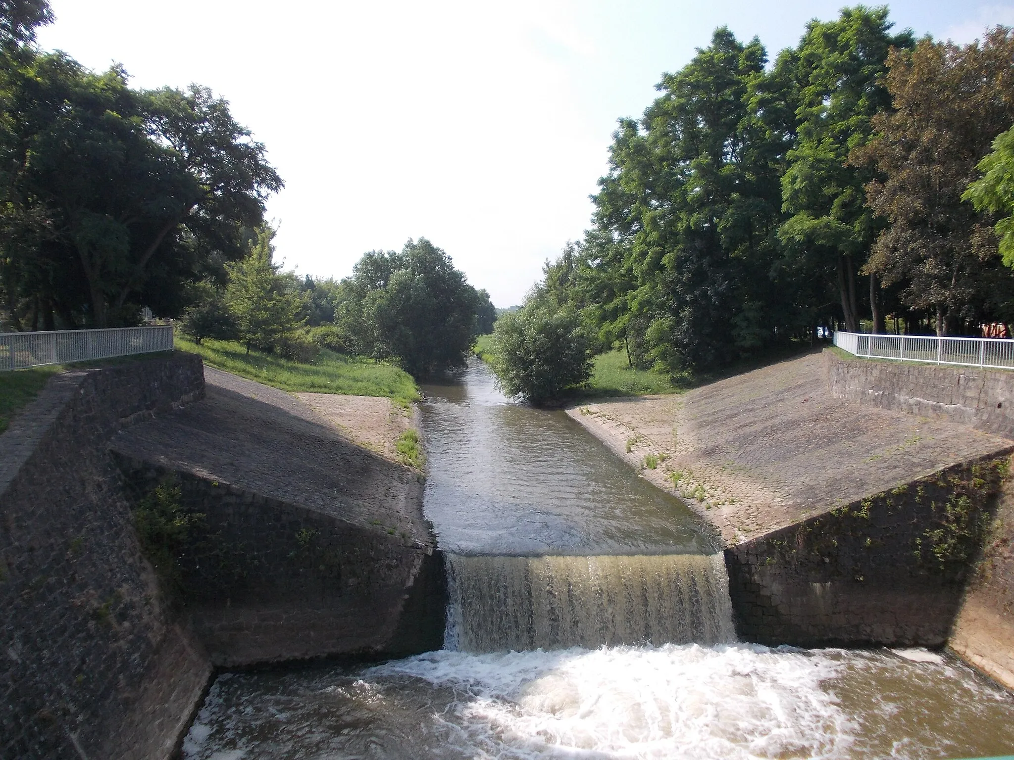 Photo showing: Pleisse river at the weir in Deutzen (Leipzig district, Saxony)