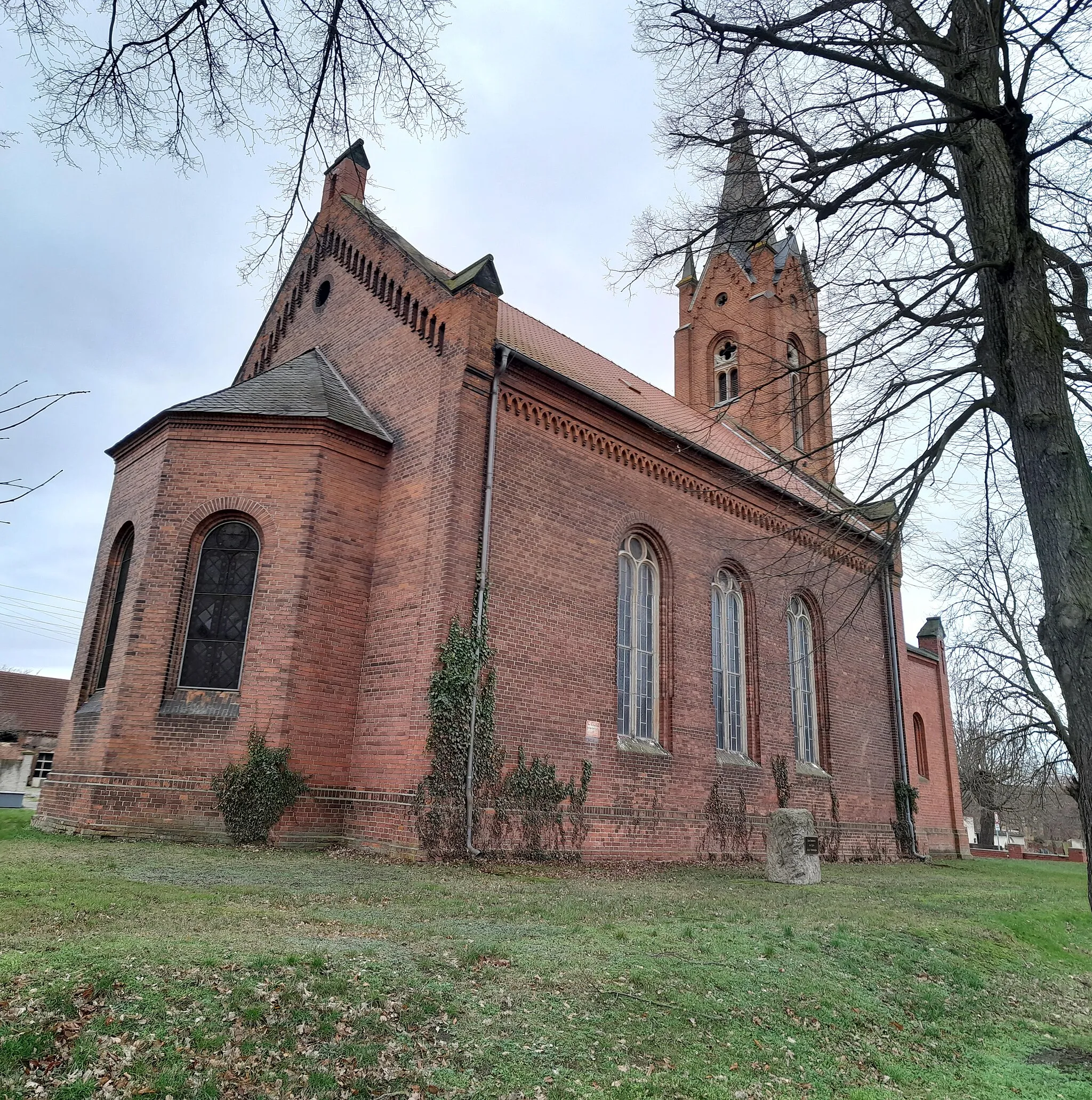 Photo showing: kerk van Hinsdorf