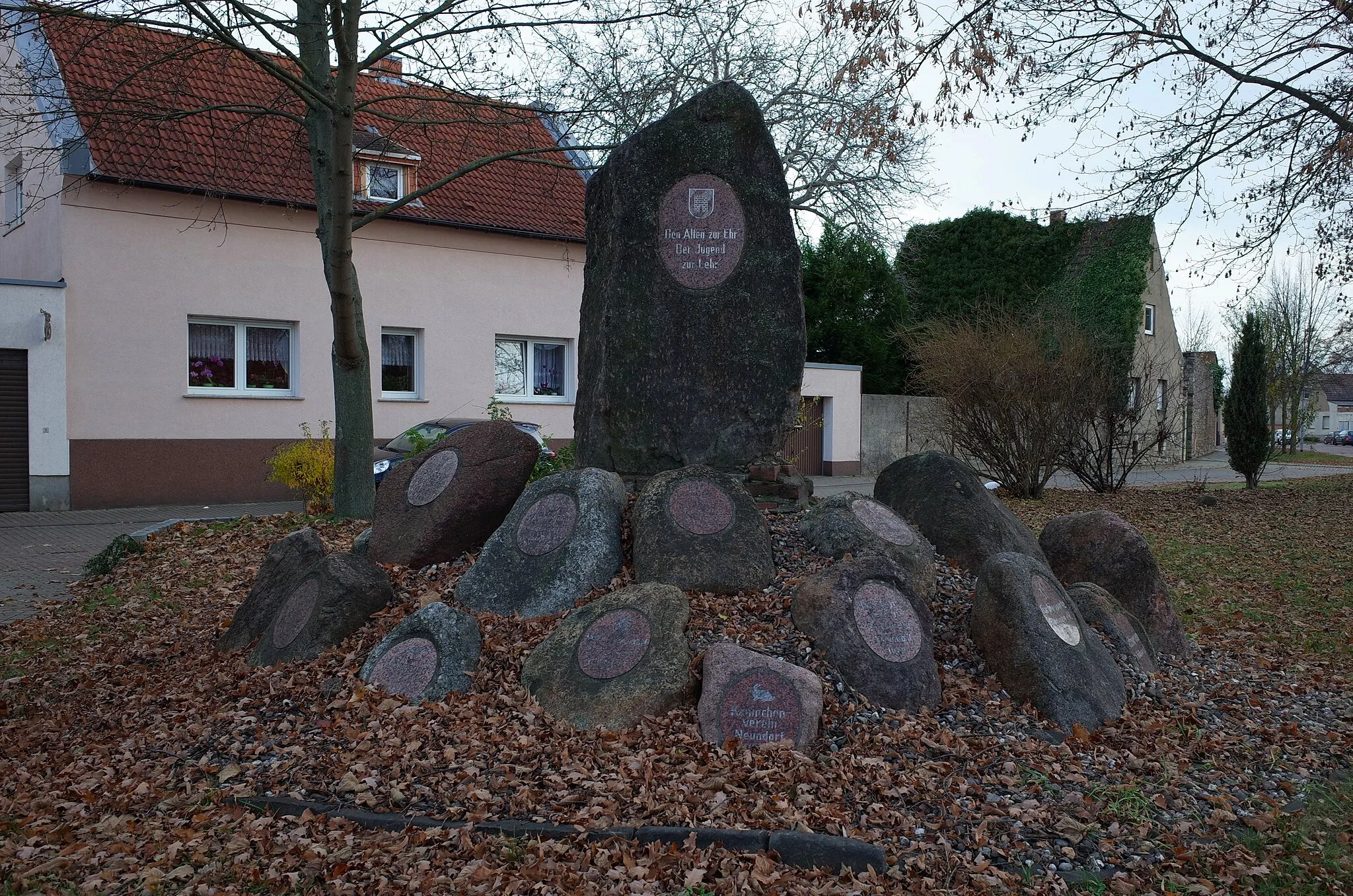 Photo showing: Staßfurt, Ortsteil Neundorf (Anhalt). Alte Güstener Straße, Denkmal (Baudenkmal im Denkmalverzeichniss Sachsen-Anhalt, Erfassungsnummer: 094 97831 000 000 000 000 [1])