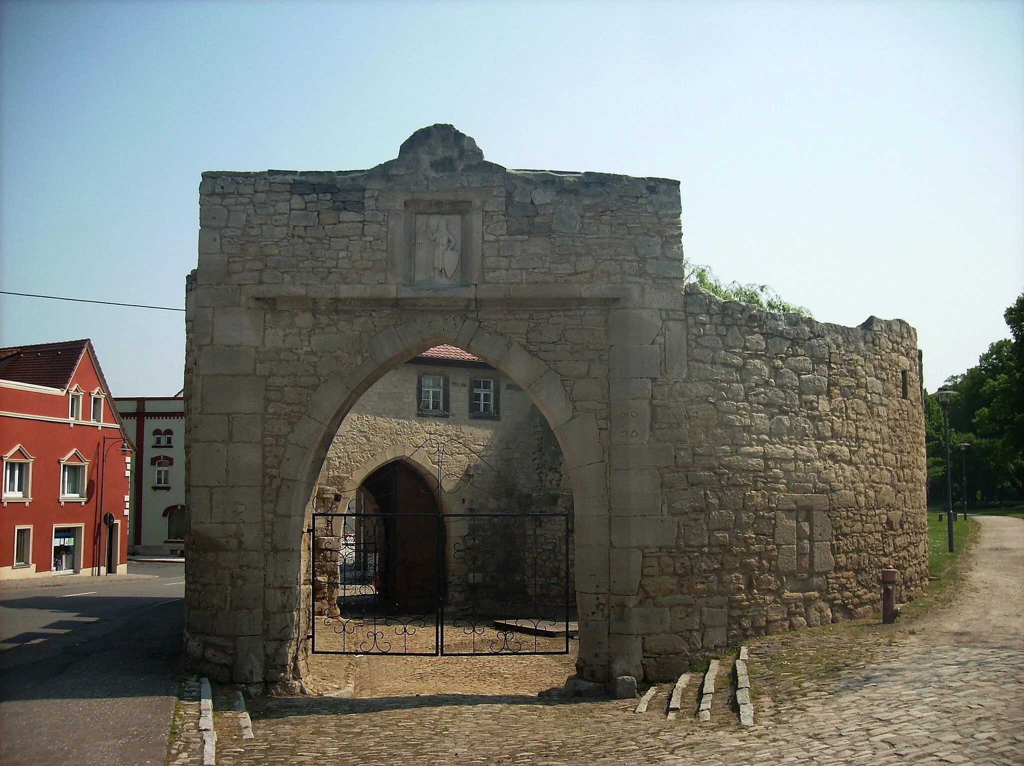 Photo showing: Upper gate in Laucha an der Unstrut (district of Burgenlandkreis, Saxony-Anhalt)