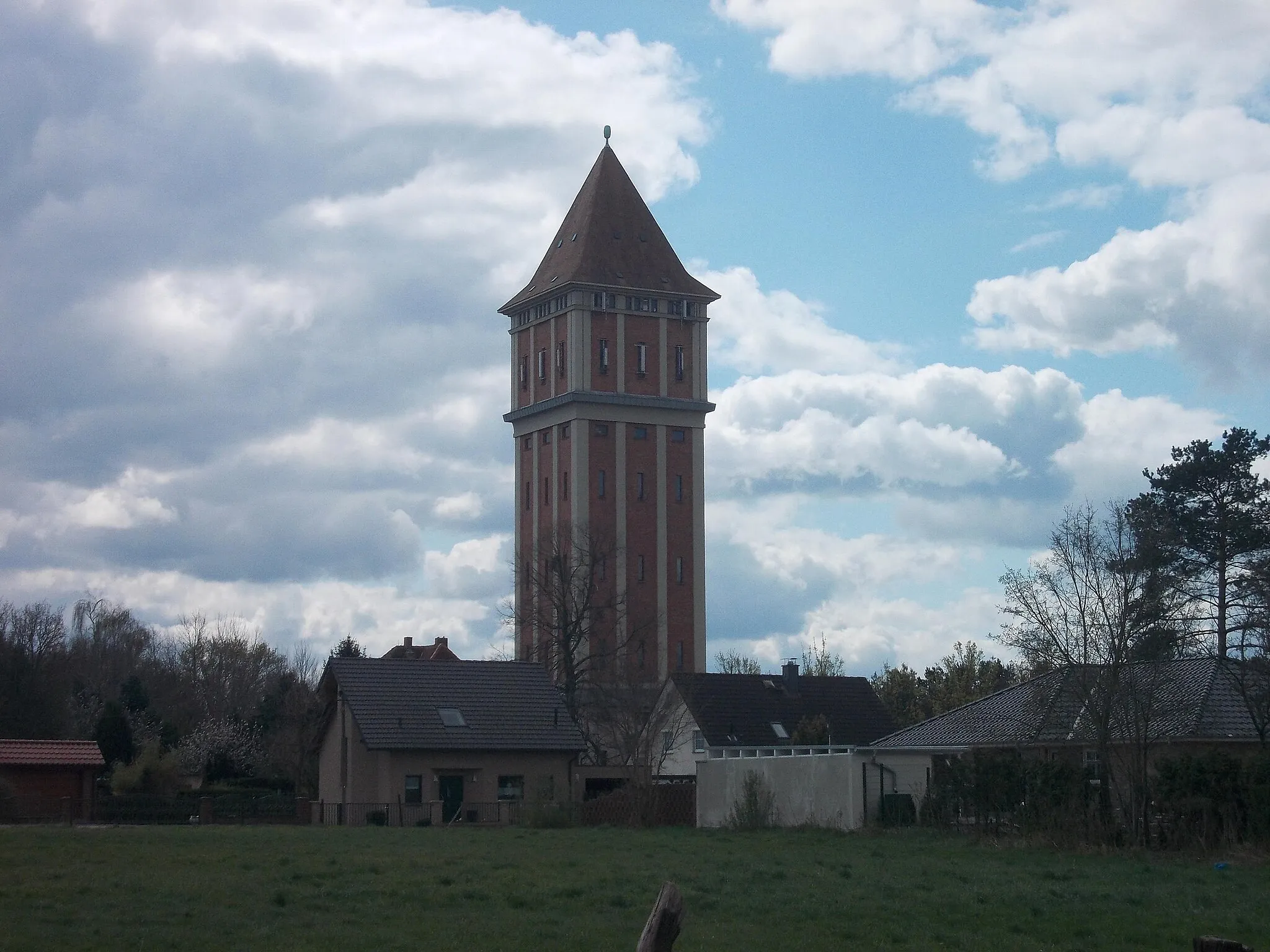 Photo showing: Water tower in Aken (Anhalt-Bitterfeld district, Saxony-Anhalt)