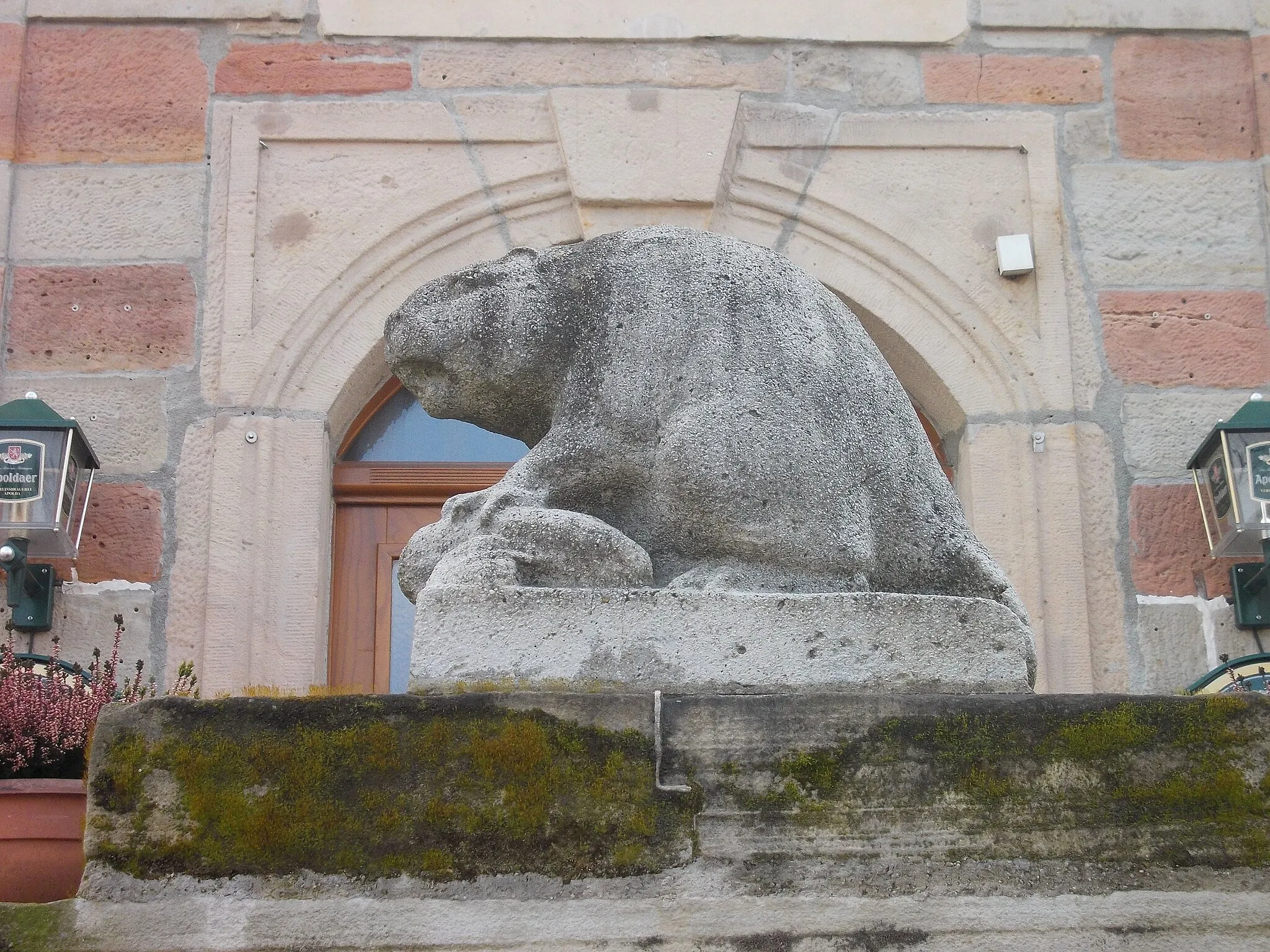 Photo showing: Old town hall in Bad Bibra (district: Burgenlandkreis, Saxony-Anhalt), beaver sculpture