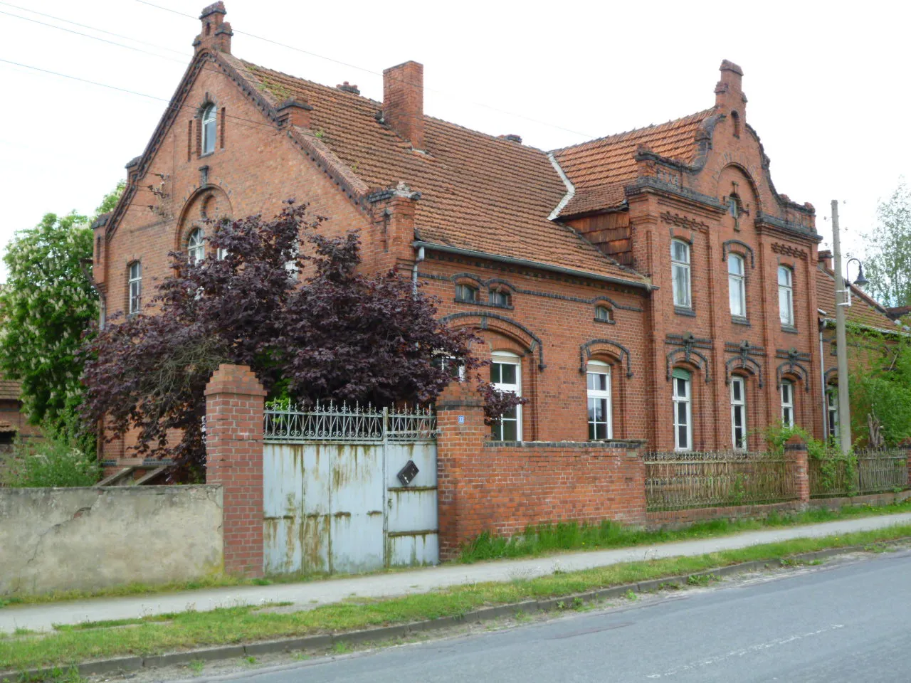 Photo showing: Calvörde-Wegenstedt, Mai 2012, Fabrikantenvilla nähe der Grundschule Am Wald