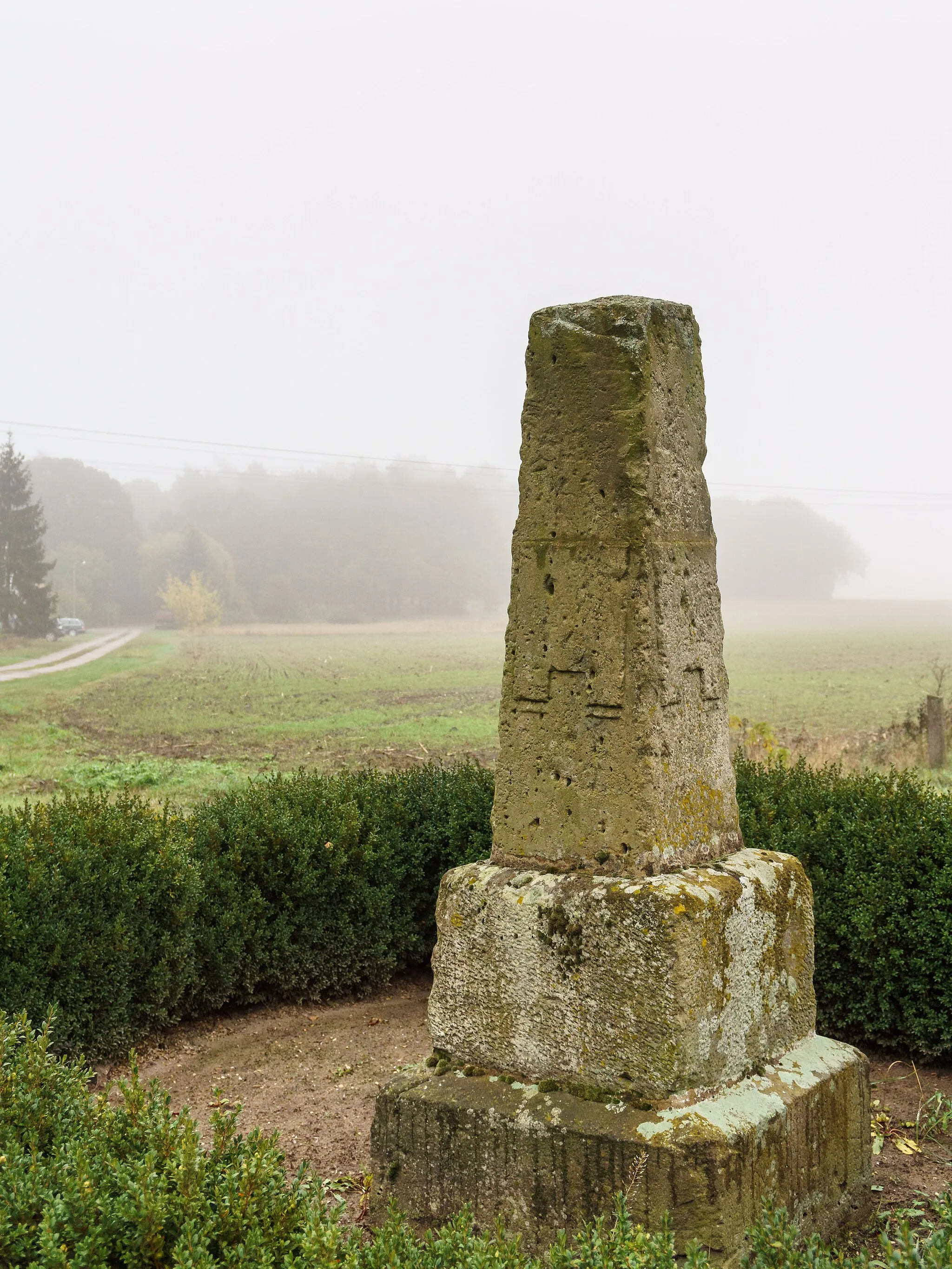 Photo showing: Preußischer Ganzmeilenobelisk an der L 9 in Osterburg (Altmark) OT Krevese.