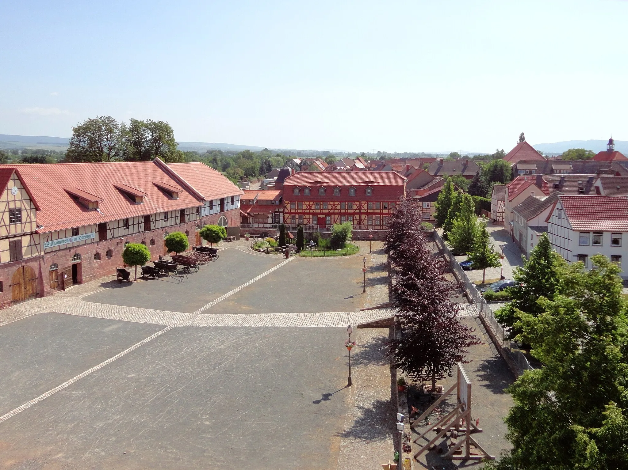 Photo showing: Look from the castle at the mansion house and the town Heringen/Helme.