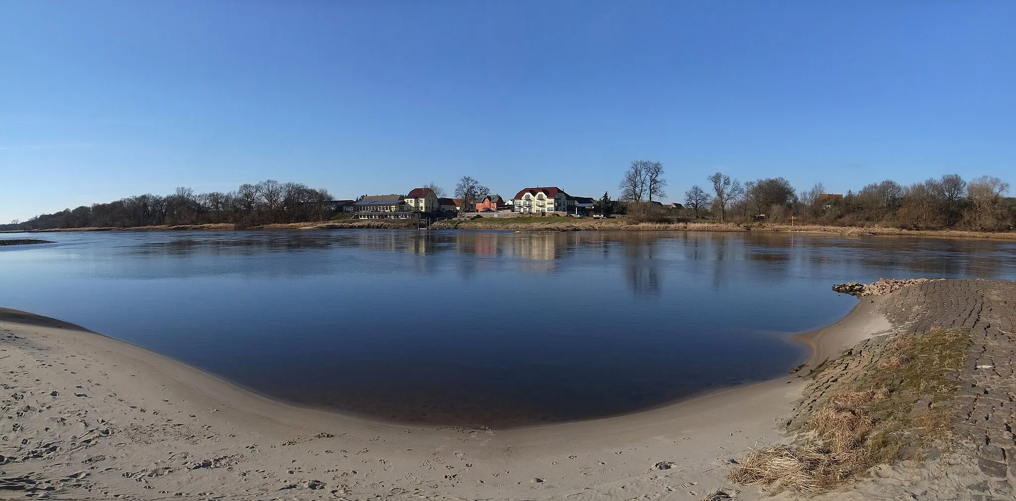 Photo showing: Brambach, Ansicht über die Elbe