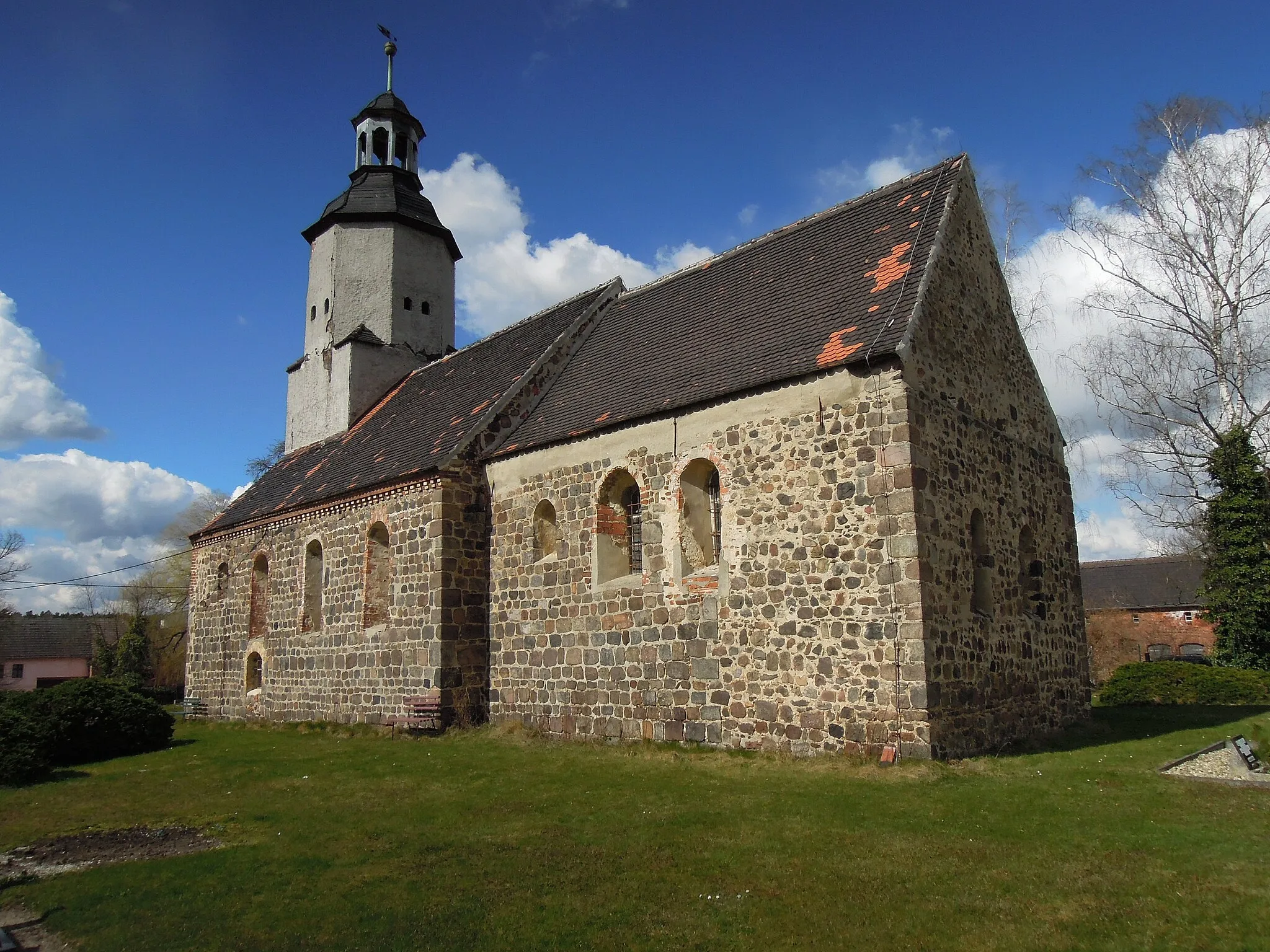 Photo showing: Feldsteinkirche Rahnsdorf -SüdfassadeSO- 2015