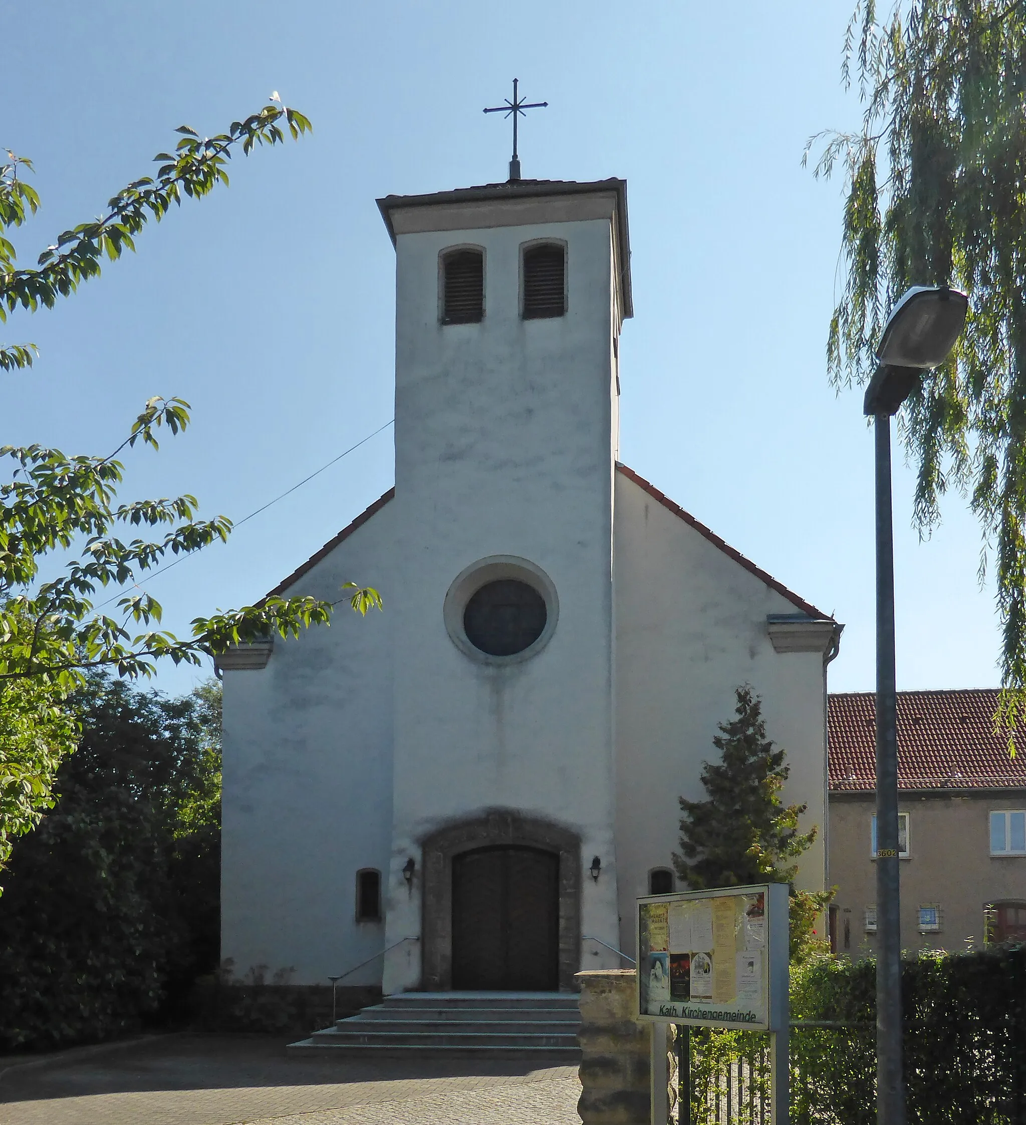 Photo showing: Römisch-katholische Heilig-Geist-Kirche in Tröglitz.