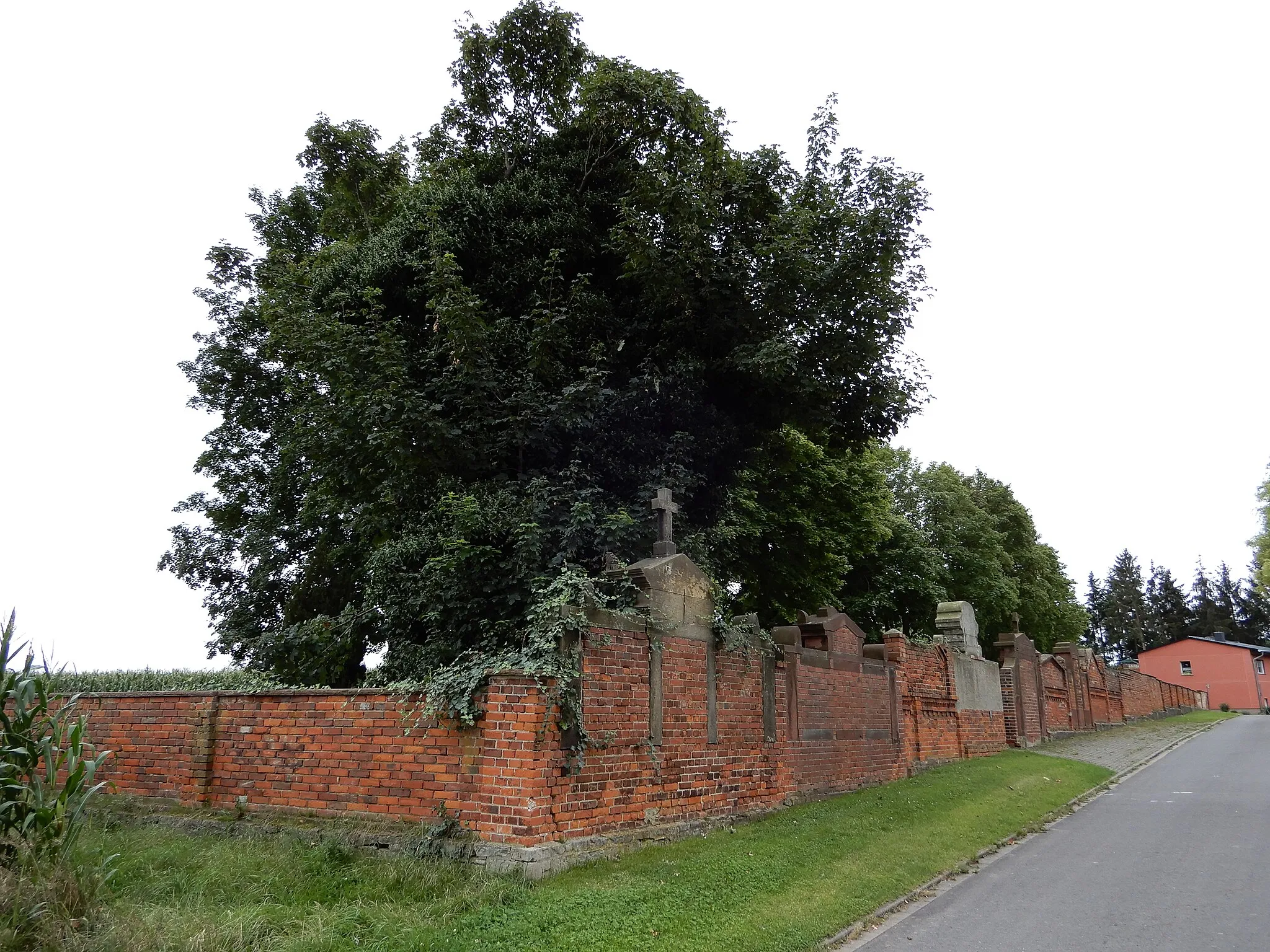 Photo showing: Friedhof in Endorf