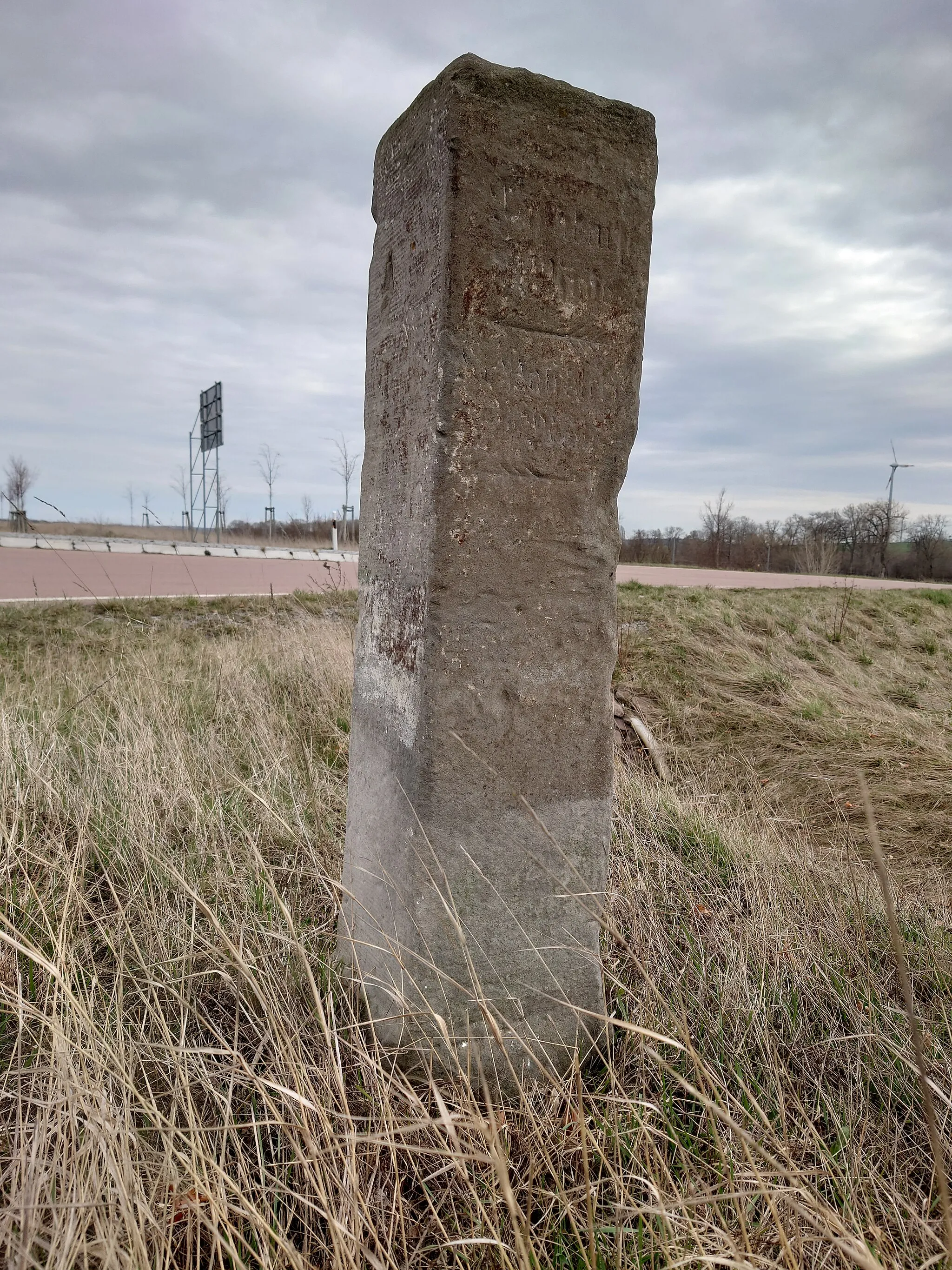 Photo showing: Wegweisersäule bei Weddegast