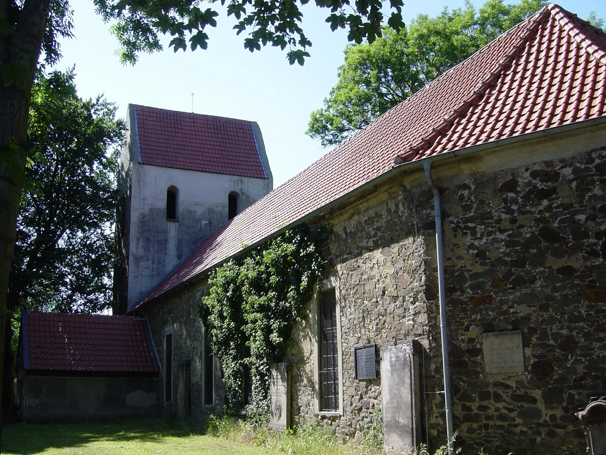 Photo showing: Evangelische Kirche St. Laurentius in Meseberg (Niedere Börde)