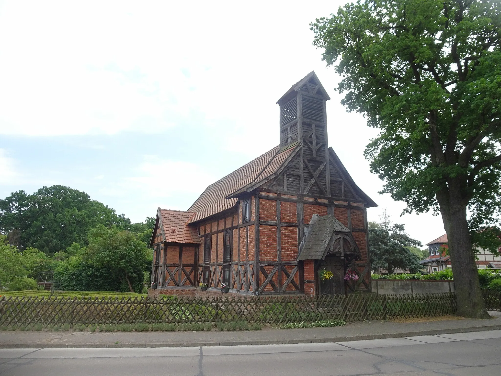 Photo showing: Birkholz, Ortsteil von Tangerhütte, Kirche von Nordwesten