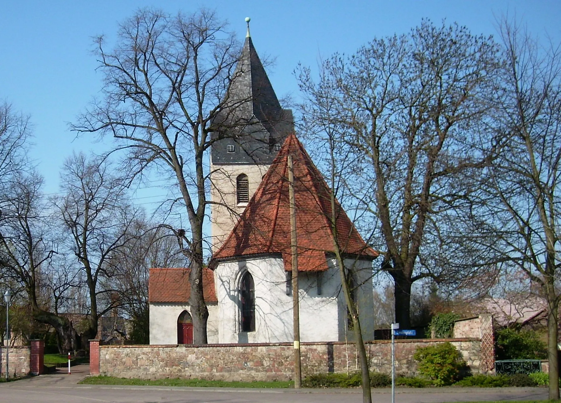 Photo showing: Church in Grossbadegast (Südliches Anhalt, Anhalt-Bitterfeld district, Saxony-Anhalt), view from the east
