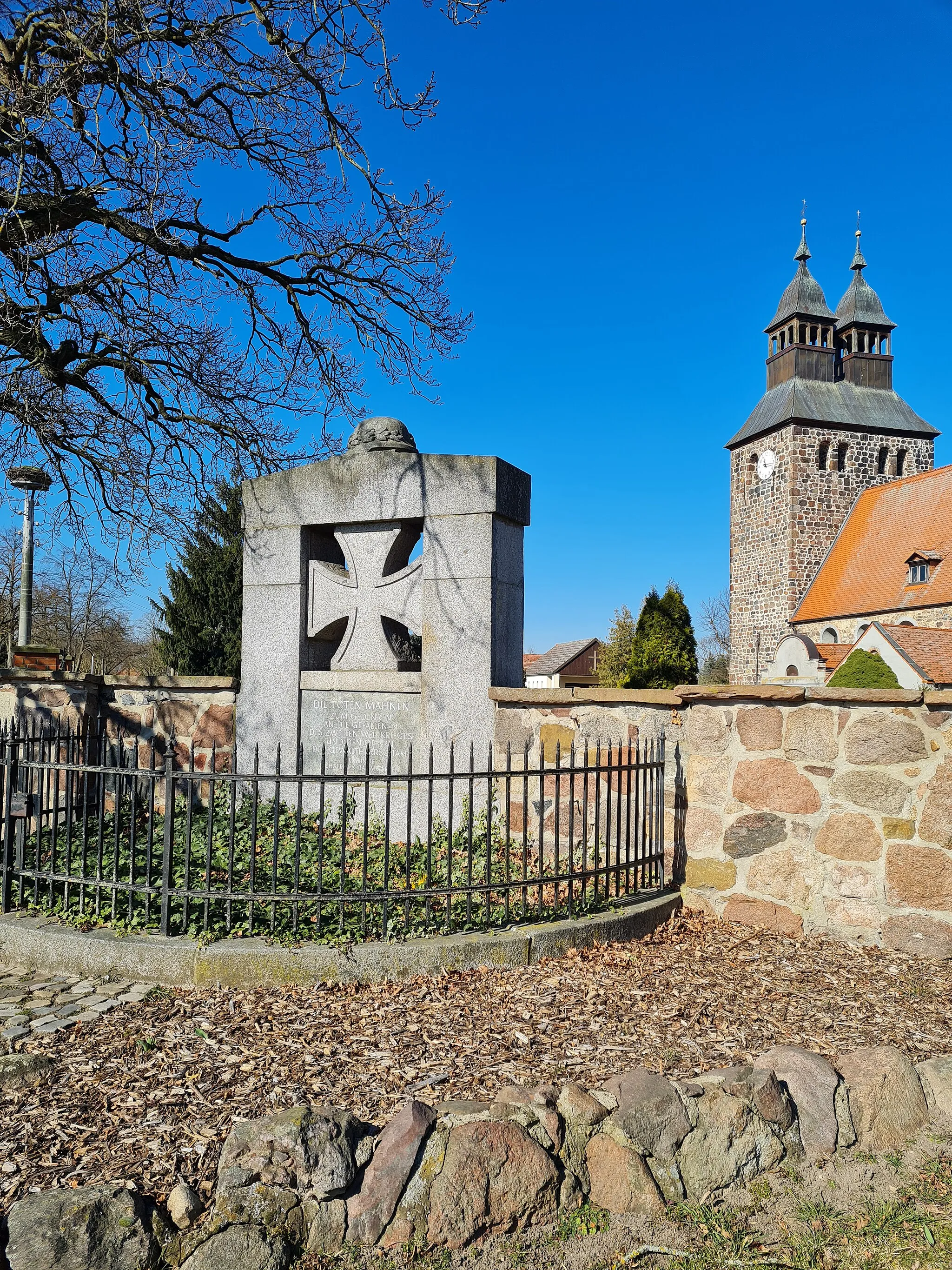 Photo showing: Gefallenendenkmal am Friedhof in Eichstedt (Altmark)