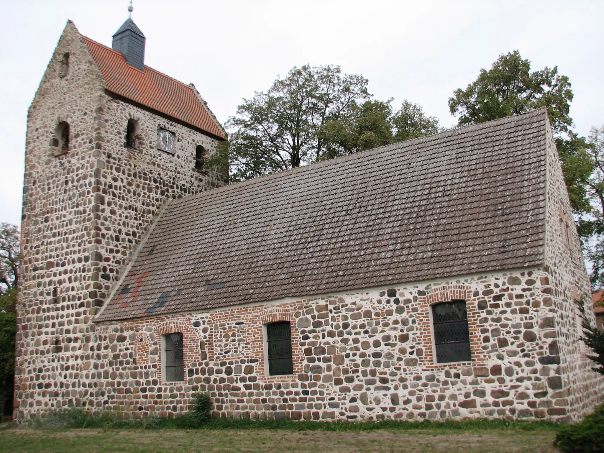 Photo showing: Kirche zu Nahrstedt (Oktober 2018)