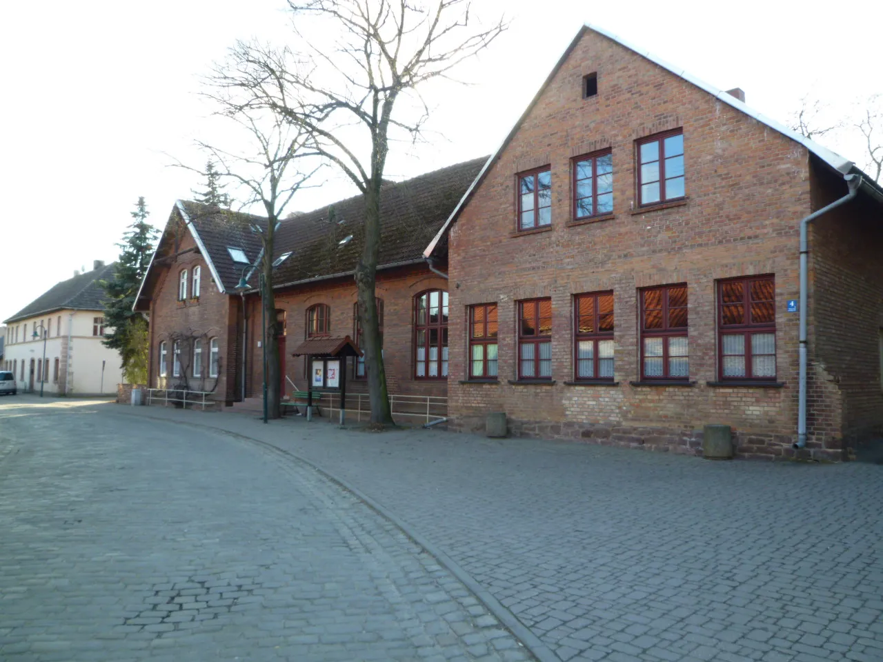 Photo showing: Calvörde-Zobbenitz, ehemaliges Schulhaus in Zobbenitz, heute ist es das Dorfgemeinschaftshaus, 2012