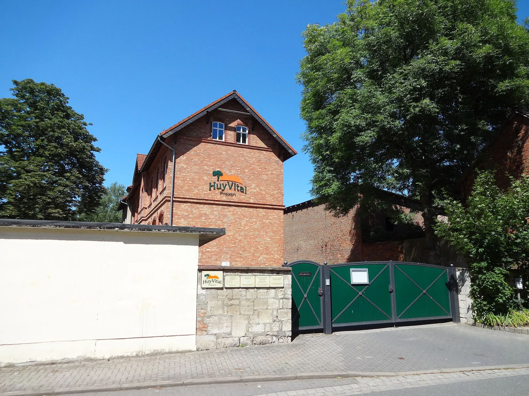 Photo showing: denkmalgeschützte ehemalige Schule in der Kirchstraße 5 in Dedeleben