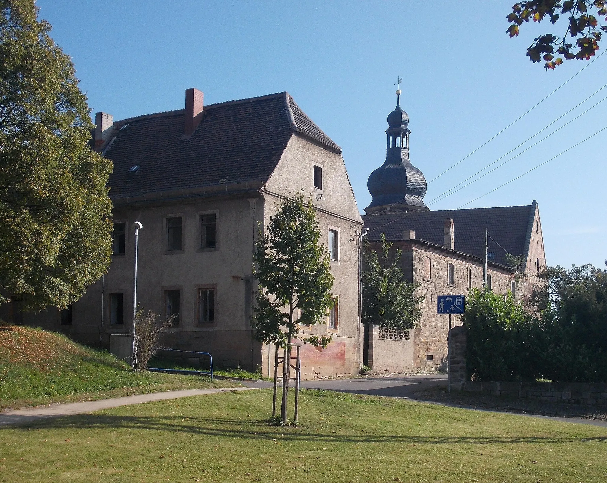 Photo showing: Kirchgasse in Niederschmon (Querfurt, district: Saalekreis, Saxony-Anhalt)