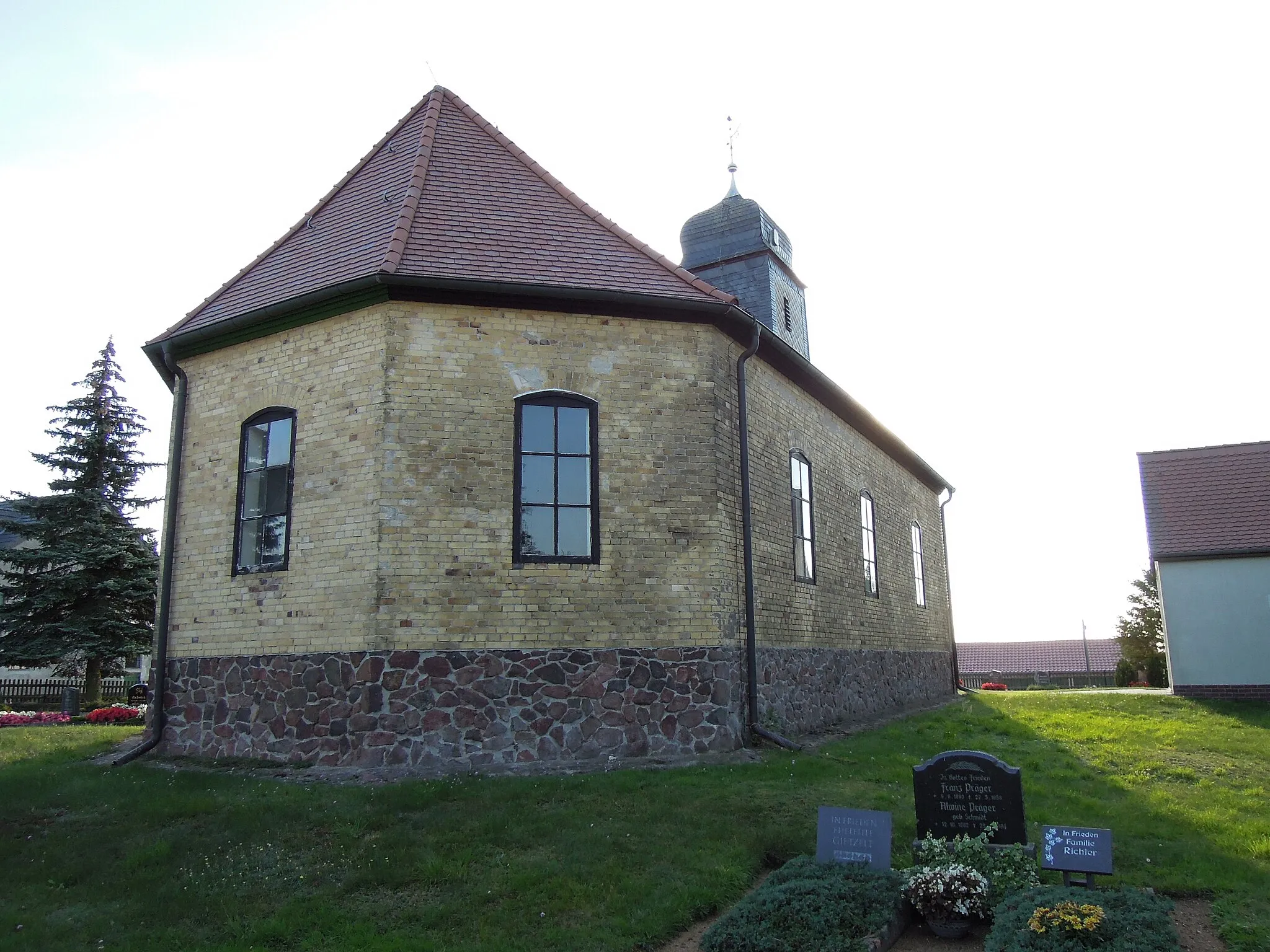 Photo showing: Kirche Grabo bei Straach -Ostnordostansicht- Ende September 2020