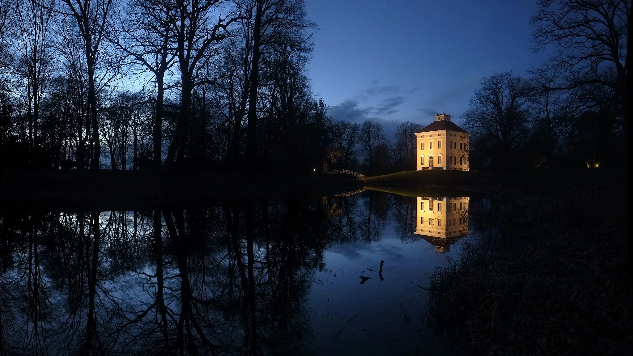 Photo showing: Dessau, Ortsteil Waldersee. Schloss und Park Luisium wurden benannt nach Fürstin Luise. Der von 1774-1778 erbaute klassizistische Landsitz ist heute eine der zum Unesco Weltkulturerbe gehörenden Anlagen im Dessau-Wörlitzer Gartenreich.