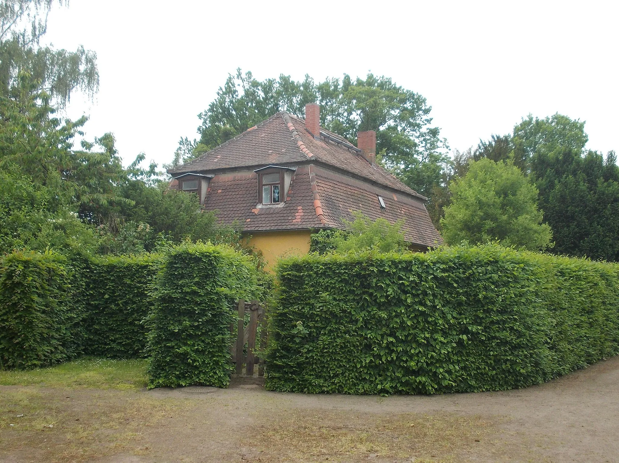 Photo showing: Gardener's house in the gardens of Mosigkau Castle (Dessau-Rosslau, Saxony-Anhalt)