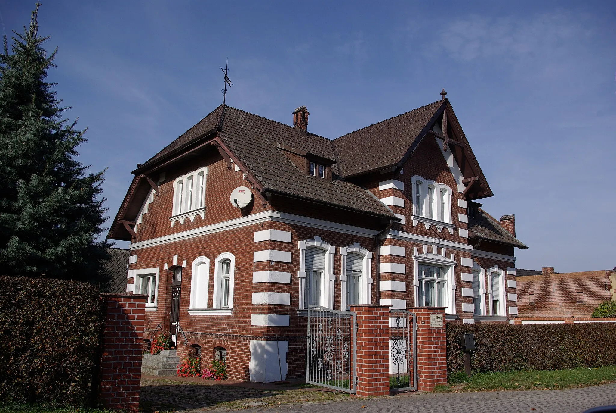 Photo showing: Niedergörsdof Ortsteil Malterhausen in Brandenburg. Das Haus Malterhausen 65 wurde 1902  erbaut. Es steht unter Denkmalschutz.